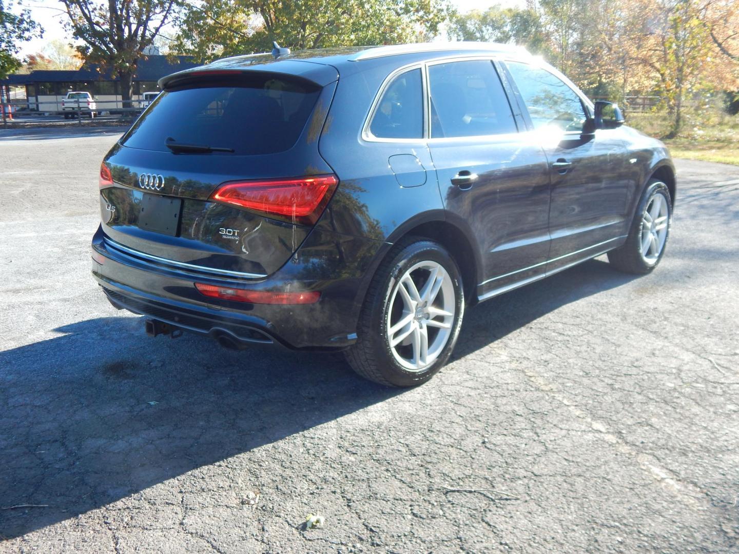 2016 Blue /Brown Audi Q5 3.0T Premium Plus quattro (WA1D7AFP9GA) with an 3.0L V6 DOHC 24V engine, 8A transmission, located at 6528 Lower York Road, New Hope, PA, 18938, (215) 862-9555, 40.358707, -74.977882 - Here we have a very nice 2016 Audi Q5 with a 3.0L V6 supercharged engine putting power to all four wheels via a smooth shifting automatic transmission. Options include: brown leather, power seats, heated front seats, panoramic sunroof, dual climate controls, push button start, navigation, AM/FM/CD/B - Photo#3