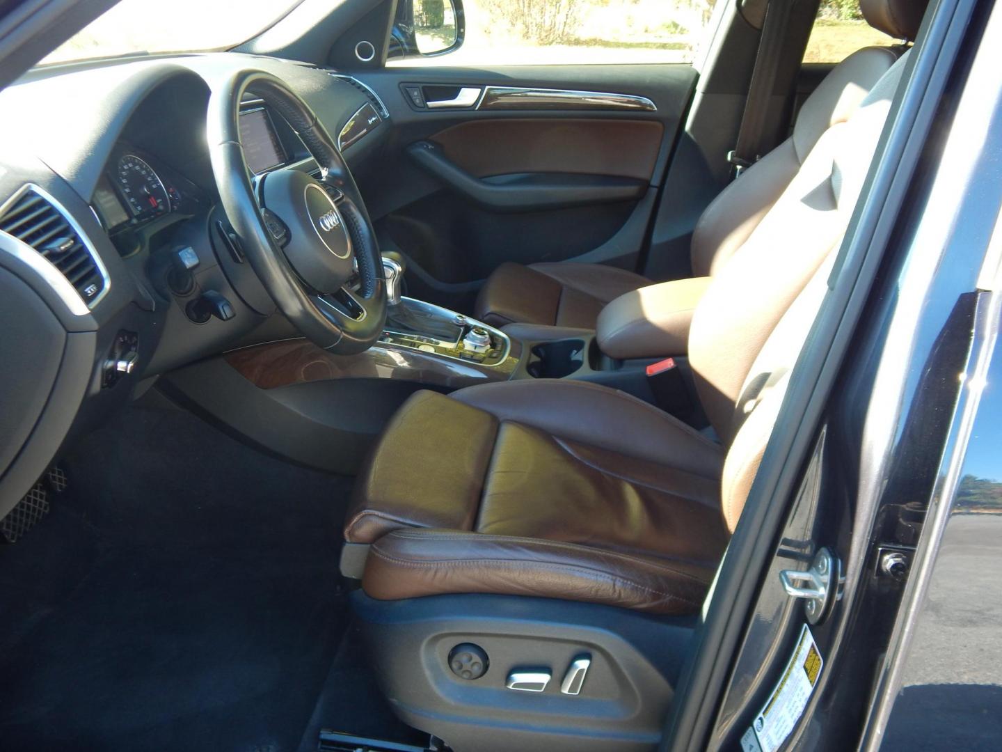 2016 Blue /Brown Audi Q5 3.0T Premium Plus quattro (WA1D7AFP9GA) with an 3.0L V6 DOHC 24V engine, 8A transmission, located at 6528 Lower York Road, New Hope, PA, 18938, (215) 862-9555, 40.358707, -74.977882 - Here we have a very nice 2016 Audi Q5 with a 3.0L V6 supercharged engine putting power to all four wheels via a smooth shifting automatic transmission. Options include: brown leather, power seats, heated front seats, panoramic sunroof, dual climate controls, push button start, navigation, AM/FM/CD/B - Photo#9
