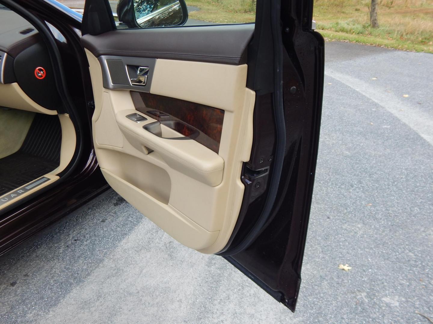 2011 Black /Tan Jaguar XF-Series XF Premium (SAJWA0GBXBL) with an 5.0L V8 DOHC 32V engine, 6-Speed Automatic transmission, located at 6528 Lower York Road, New Hope, PA, 18938, (215) 862-9555, 40.358707, -74.977882 - Here we have a very good looking and driving, ONE OWNER/NO ACCIDENTS, Jaguar XF with a 5.0L V8 putting power to the rear wheels via a smooth shifting automatic transmission. Options include: very nice paint color almost a purple/plum/red color not black, tan leather, wood trim, sunroof, power seats, - Photo#14