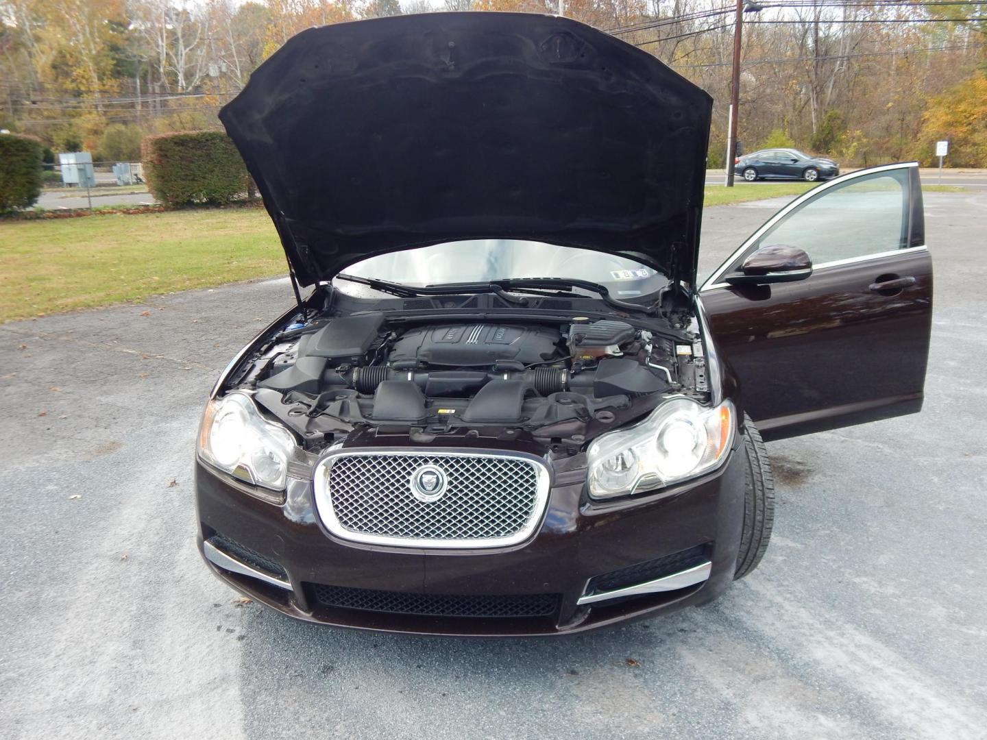 2011 Black /Tan Jaguar XF-Series XF Premium (SAJWA0GBXBL) with an 5.0L V8 DOHC 32V engine, 6-Speed Automatic transmission, located at 6528 Lower York Road, New Hope, PA, 18938, (215) 862-9555, 40.358707, -74.977882 - Here we have a very good looking and driving, ONE OWNER/NO ACCIDENTS, Jaguar XF with a 5.0L V8 putting power to the rear wheels via a smooth shifting automatic transmission. Options include: very nice paint color almost a purple/plum/red color not black, tan leather, wood trim, sunroof, power seats, - Photo#18