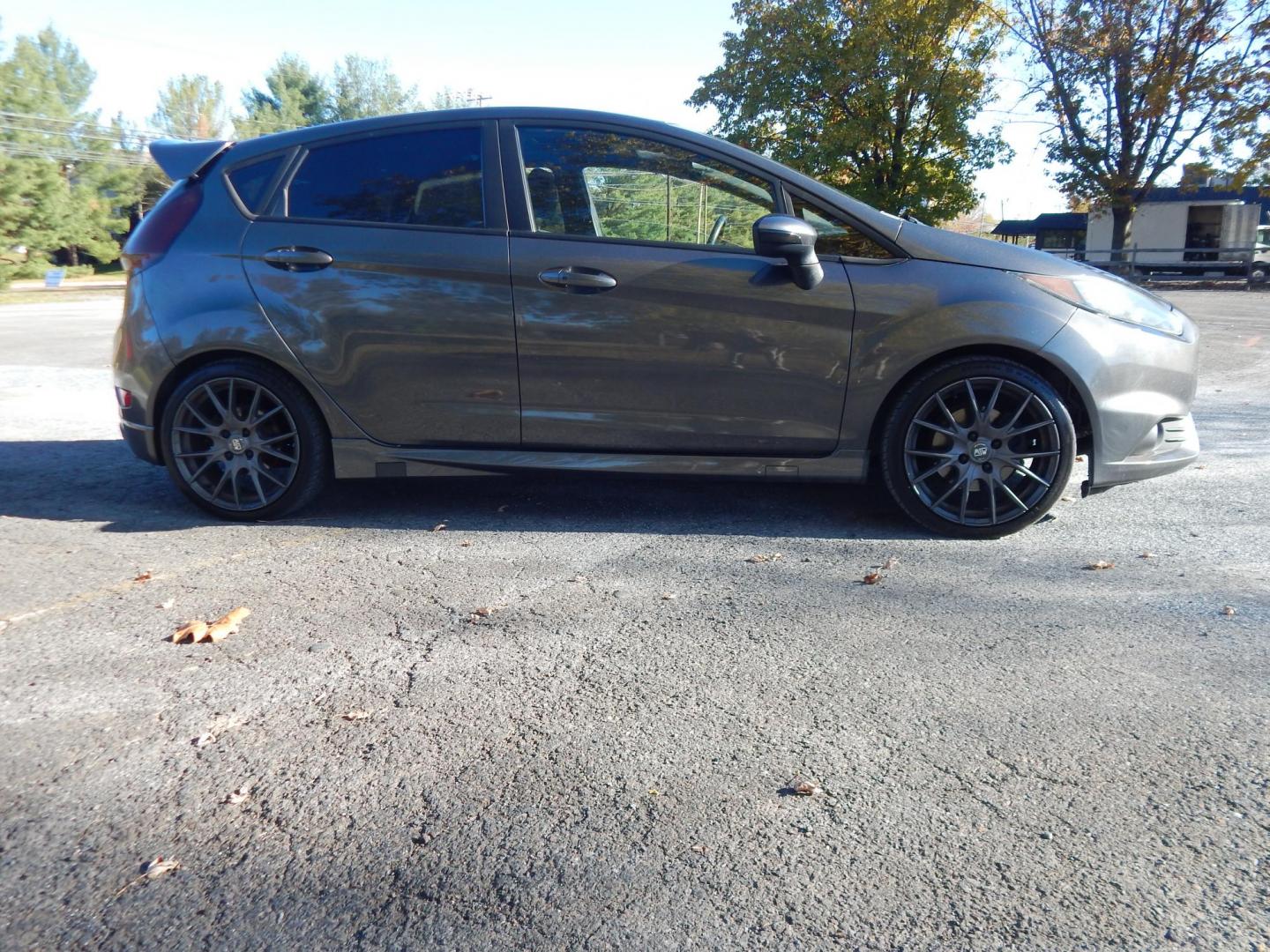 2016 Gray /Black Ford Fiesta ST Hatchback (3FADP4GX1GM) with an 1.6L Turbo engine, 6M transmission, located at 6528 Lower York Road, New Hope, PA, 18938, (215) 862-9555, 40.358707, -74.977882 - Here we have a very fun to drive, Ford Fiesta ST with a 1.6L turbo engine putting power to the front wheels via a 6 speed manual transmission. Options include: black cloth, heated front seats, AC/heat, AM/FM/CD/SAT/BLUETOOTH radio, cruise control, tilt steering wheel, automatic headlights, power win - Photo#4