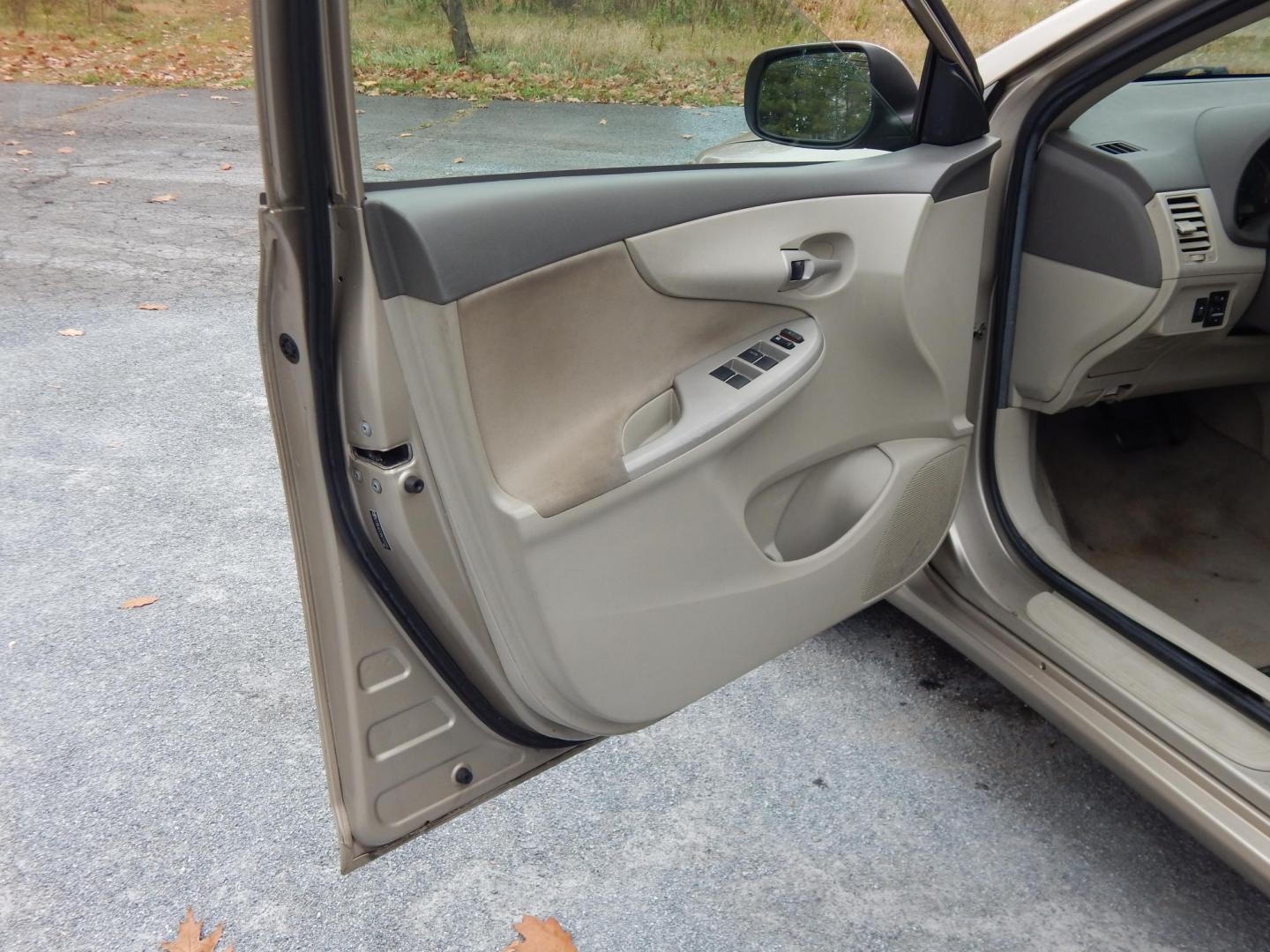 2010 Gold /Tan cloth Toyota Corolla Base 4-Speed AT (2T1BU4EE9AC) with an 1.8L L4 DOHC 16V engine, 4-Speed Automatic transmission, located at 6528 Lower York Road, New Hope, PA, 18938, (215) 862-9555, 40.358707, -74.977882 - Here is a clean, ONE OWNER great running 2010 Toyota Corolla in Gokld with tan cloth interior, front, side, and rear airbags, AM/FM/6Cd player AUX, 1.8 Liter I4 automatic transmission, FWD, PA inspected thru to 08/26, rear defrost, traction control, 4 Goodyear tires in good condition, Price excludes - Photo#8