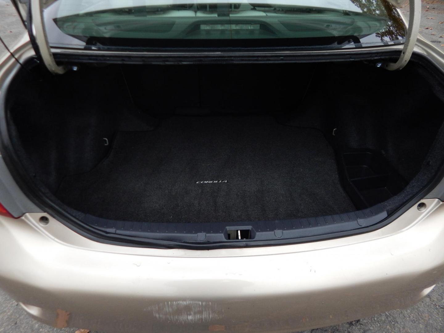 2010 Gold /Tan cloth Toyota Corolla Base 4-Speed AT (2T1BU4EE9AC) with an 1.8L L4 DOHC 16V engine, 4-Speed Automatic transmission, located at 6528 Lower York Road, New Hope, PA, 18938, (215) 862-9555, 40.358707, -74.977882 - Here is a clean, ONE OWNER great running 2010 Toyota Corolla in Gokld with tan cloth interior, front, side, and rear airbags, AM/FM/6Cd player AUX, 1.8 Liter I4 automatic transmission, FWD, PA inspected thru to 08/26, rear defrost, traction control, 4 Goodyear tires in good condition, Price excludes - Photo#23