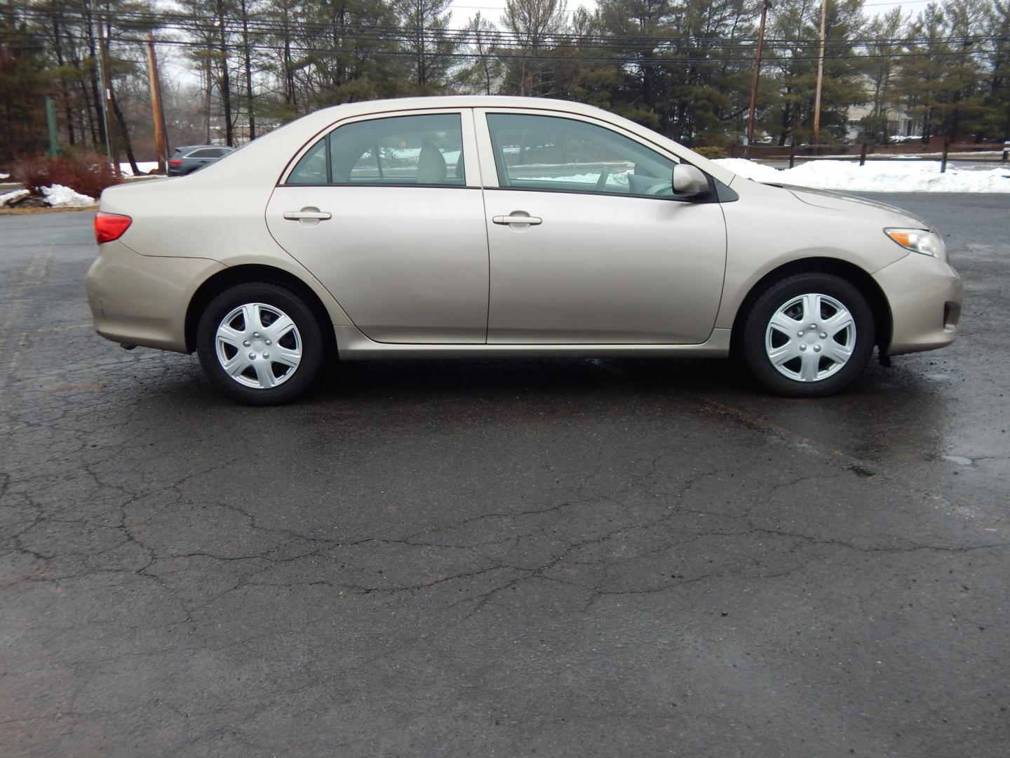 2010 Gold /Tan cloth Toyota Corolla Base 4-Speed AT (2T1BU4EE9AC) with an 1.8L L4 DOHC 16V engine, 4-Speed Automatic transmission, located at 6528 Lower York Road, New Hope, PA, 18938, (215) 862-9555, 40.358707, -74.977882 - Here is a clean, ONE OWNER great running 2010 Toyota Corolla in Gold with tan cloth interior, front, side, and rear airbags, AM/FM/6Cd player AUX, 1.8 Liter I4 automatic transmission, FWD, PA inspected thru to 08/26, rear defrost, traction control, 4 Goodyear tires in good condition, Price excludes - Photo#5