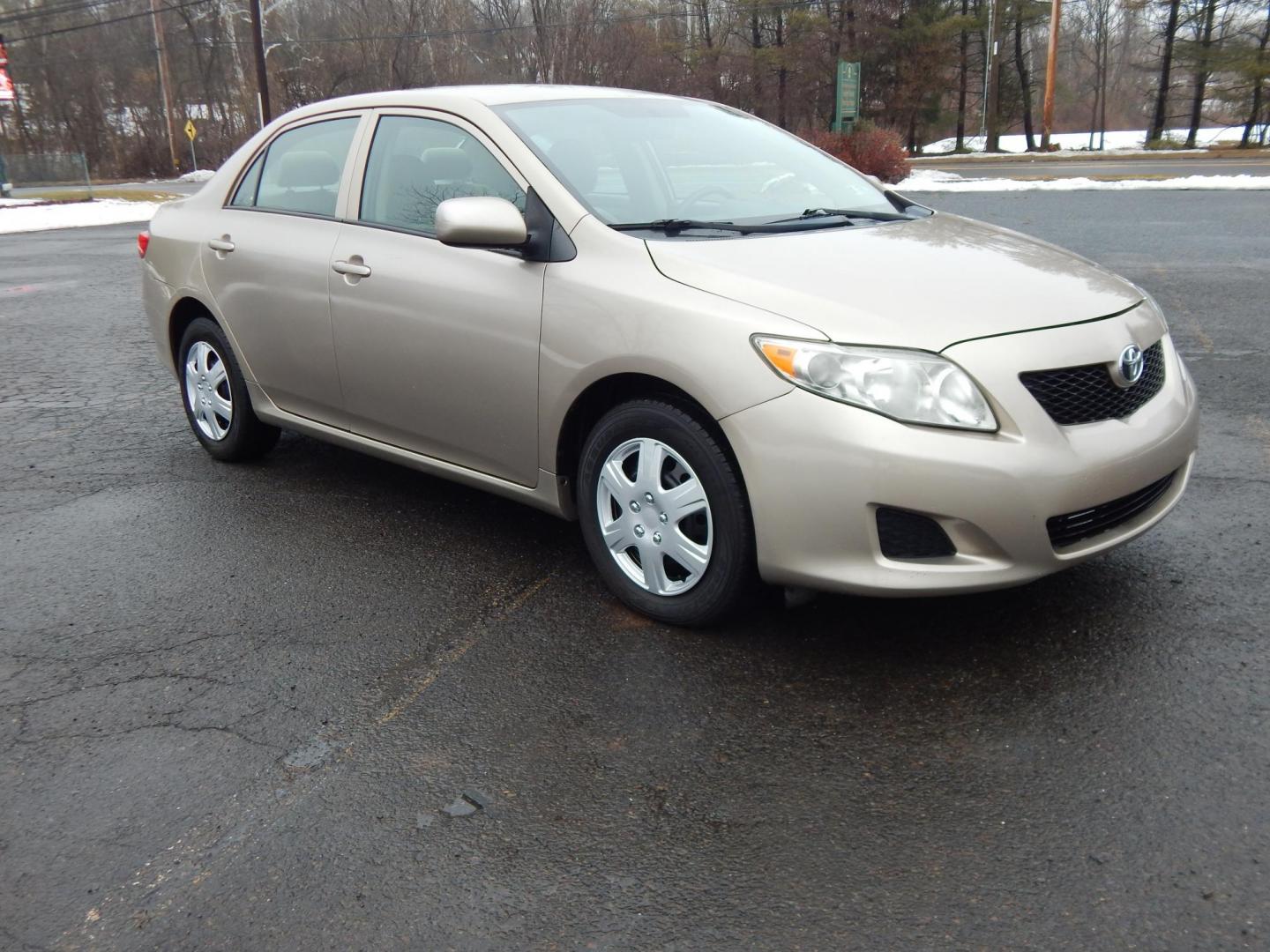 2010 Gold /Tan cloth Toyota Corolla Base 4-Speed AT (2T1BU4EE9AC) with an 1.8L L4 DOHC 16V engine, 4-Speed Automatic transmission, located at 6528 Lower York Road, New Hope, PA, 18938, (215) 862-9555, 40.358707, -74.977882 - Here is a clean, ONE OWNER great running 2010 Toyota Corolla in Gold with tan cloth interior, front, side, and rear airbags, AM/FM/6Cd player AUX, 1.8 Liter I4 automatic transmission, FWD, PA inspected thru to 08/26, rear defrost, traction control, 4 Goodyear tires in good condition, Price excludes - Photo#3