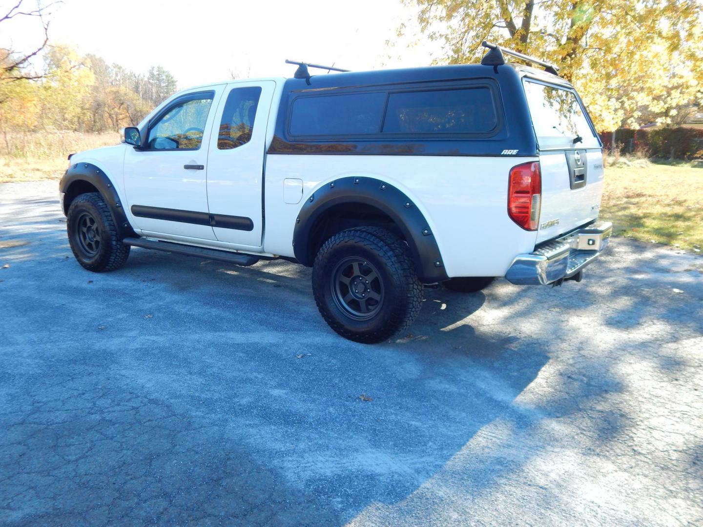 2010 White /Tan Nissan Frontier SE V6 4WD (1N6AD0CWXAC) with an 4.0L V6 DOHC 24V engine, 5-Speed Automatic transmission, located at 6528 Lower York Road, New Hope, PA, 18938, (215) 862-9555, 40.358707, -74.977882 - Here for sale is a very nice 2010 Nissan Frontier SE extended cab pickup truck. Under the hood is a strong running 4.0 liter V6 which puts power to 2 or 4 wheels via a smooth shifting automatic transmission. Features include; Keyless entry with one master key, power windows, power locks, power mir - Photo#5