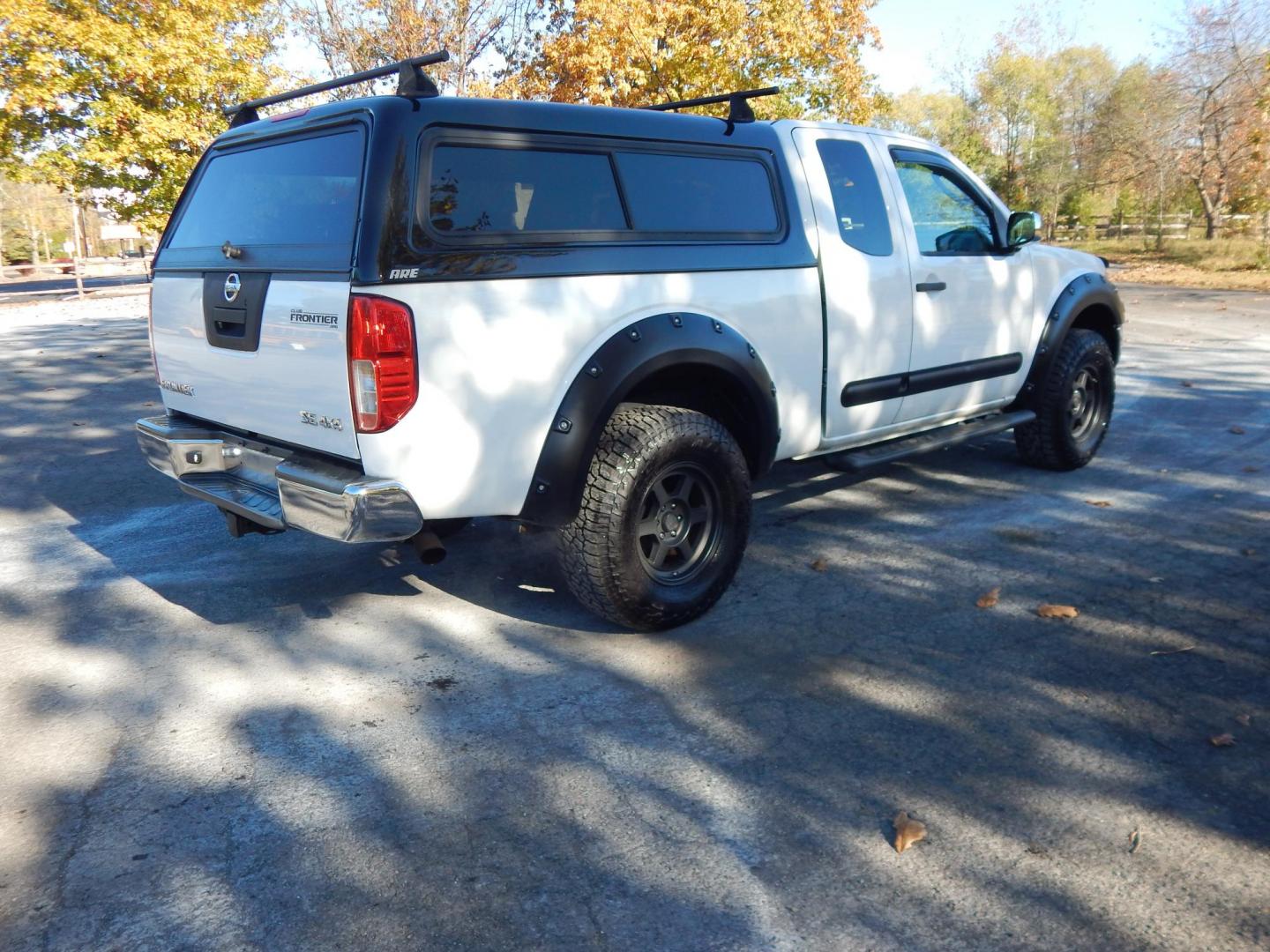 2010 White /Tan Nissan Frontier SE V6 4WD (1N6AD0CWXAC) with an 4.0L V6 DOHC 24V engine, 5-Speed Automatic transmission, located at 6528 Lower York Road, New Hope, PA, 18938, (215) 862-9555, 40.358707, -74.977882 - Here for sale is a very nice 2010 Nissan Frontier SE extended cab pickup truck. Under the hood is a strong running 4.0 liter V6 which puts power to 2 or 4 wheels via a smooth shifting automatic transmission. Features include; Keyless entry with one master key, power windows, power locks, power mir - Photo#2
