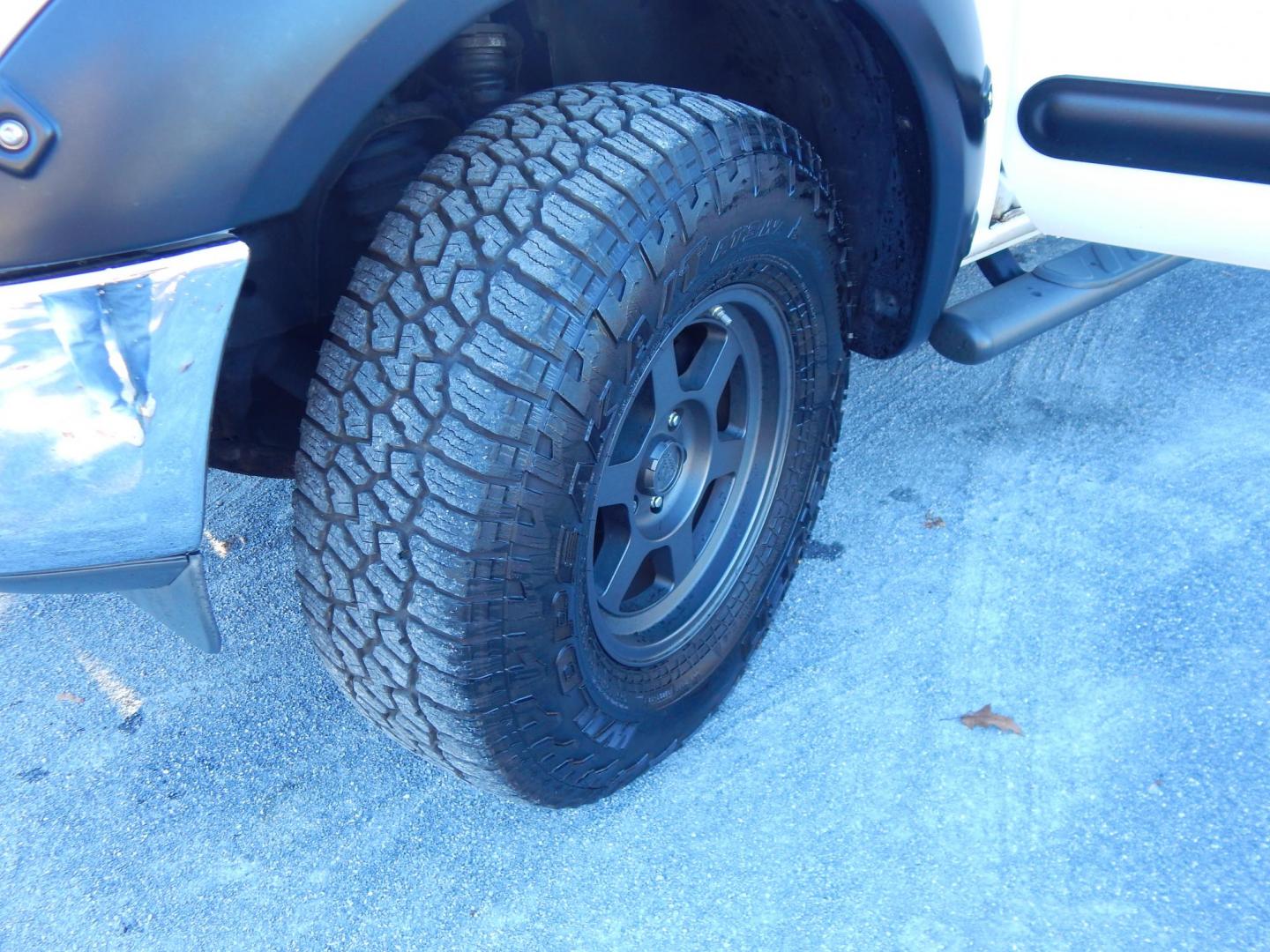 2010 White /Tan Nissan Frontier SE V6 4WD (1N6AD0CWXAC) with an 4.0L V6 DOHC 24V engine, 5-Speed Automatic transmission, located at 6528 Lower York Road, New Hope, PA, 18938, (215) 862-9555, 40.358707, -74.977882 - Here for sale is a very nice 2010 Nissan Frontier SE extended cab pickup truck. Under the hood is a strong running 4.0 liter V6 which puts power to 2 or 4 wheels via a smooth shifting automatic transmission. Features include; Keyless entry with one master key, power windows, power locks, power mir - Photo#19