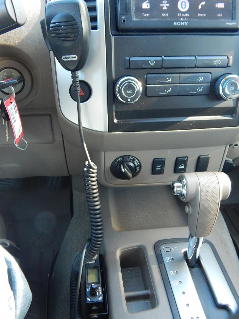 2010 White /Tan Nissan Frontier SE V6 4WD (1N6AD0CWXAC) with an 4.0L V6 DOHC 24V engine, 5-Speed Automatic transmission, located at 6528 Lower York Road, New Hope, PA, 18938, (215) 862-9555, 40.358707, -74.977882 - Here for sale is a very nice 2010 Nissan Frontier SE extended cab pickup truck. Under the hood is a strong running 4.0 liter V6 which puts power to 2 or 4 wheels via a smooth shifting automatic transmission. Features include; Keyless entry with one master key, power windows, power locks, power mir - Photo#23
