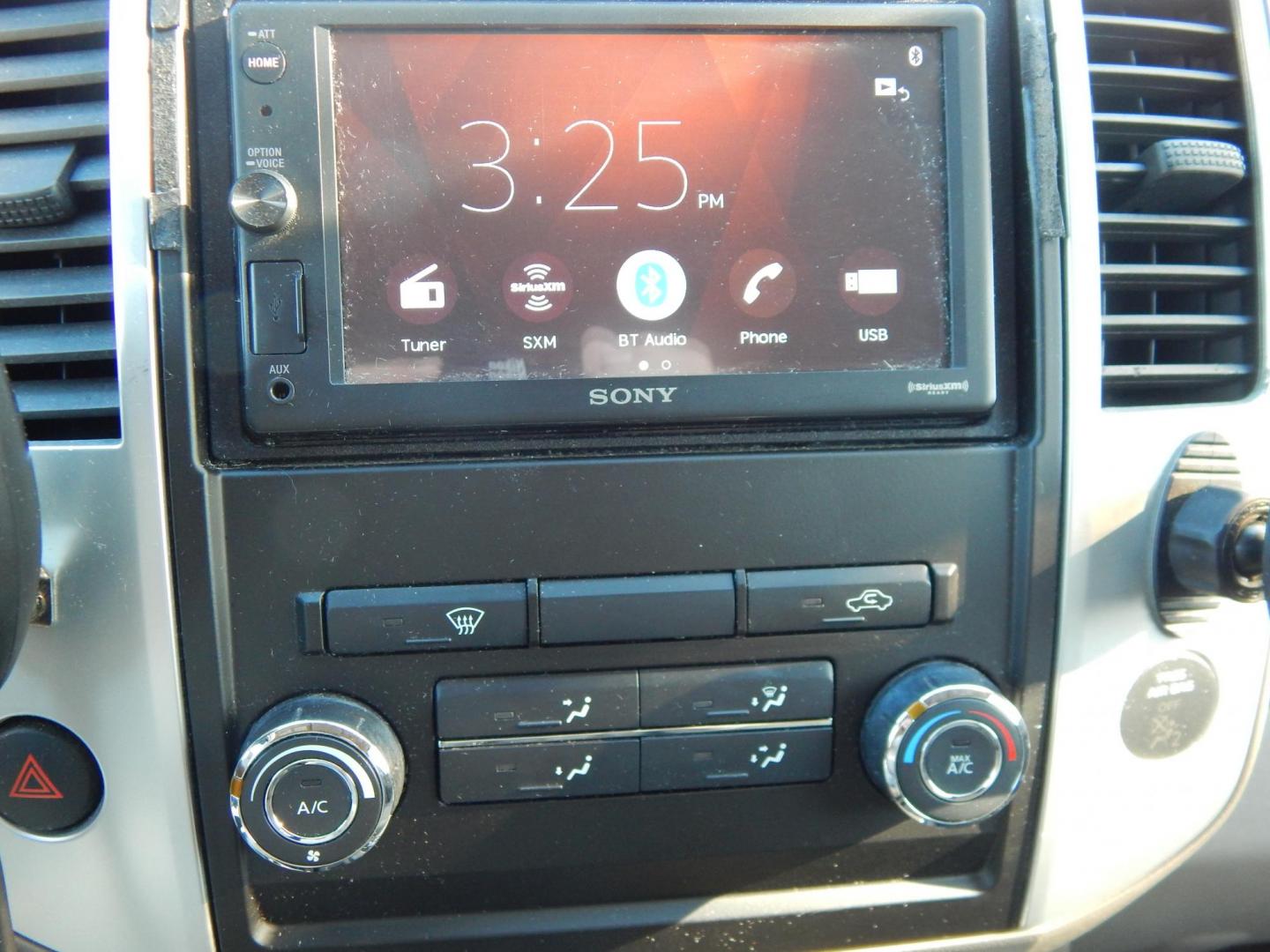 2010 White /Tan Nissan Frontier SE V6 4WD (1N6AD0CWXAC) with an 4.0L V6 DOHC 24V engine, 5-Speed Automatic transmission, located at 6528 Lower York Road, New Hope, PA, 18938, (215) 862-9555, 40.358707, -74.977882 - Here for sale is a very nice 2010 Nissan Frontier SE extended cab pickup truck. Under the hood is a strong running 4.0 liter V6 which puts power to 2 or 4 wheels via a smooth shifting automatic transmission. Features include; Keyless entry with one master key, power windows, power locks, power mir - Photo#22