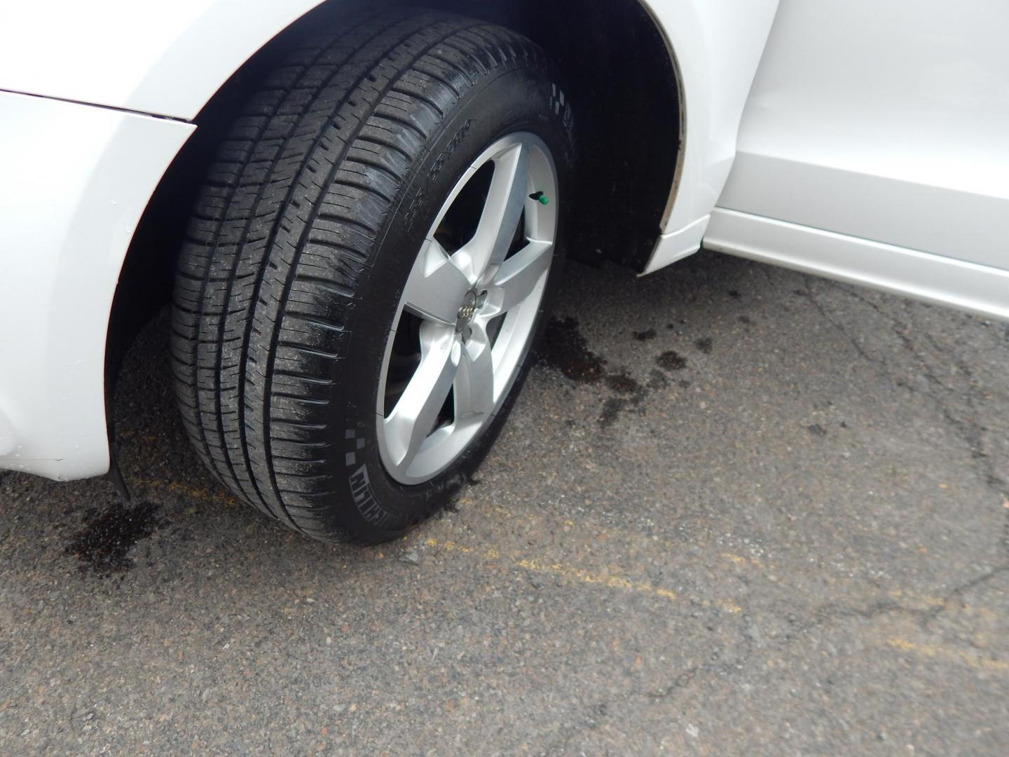2011 White /Brown Audi Q5 3.2 quattro Premium Plus (WA1DKAFP9BA) with an 3.2L V6 DOHC 24V engine, 6-Speed Automatic transmission, located at 6528 Lower York Road, New Hope, PA, 18938, (215) 862-9555, 40.358707, -74.977882 - Photo#7