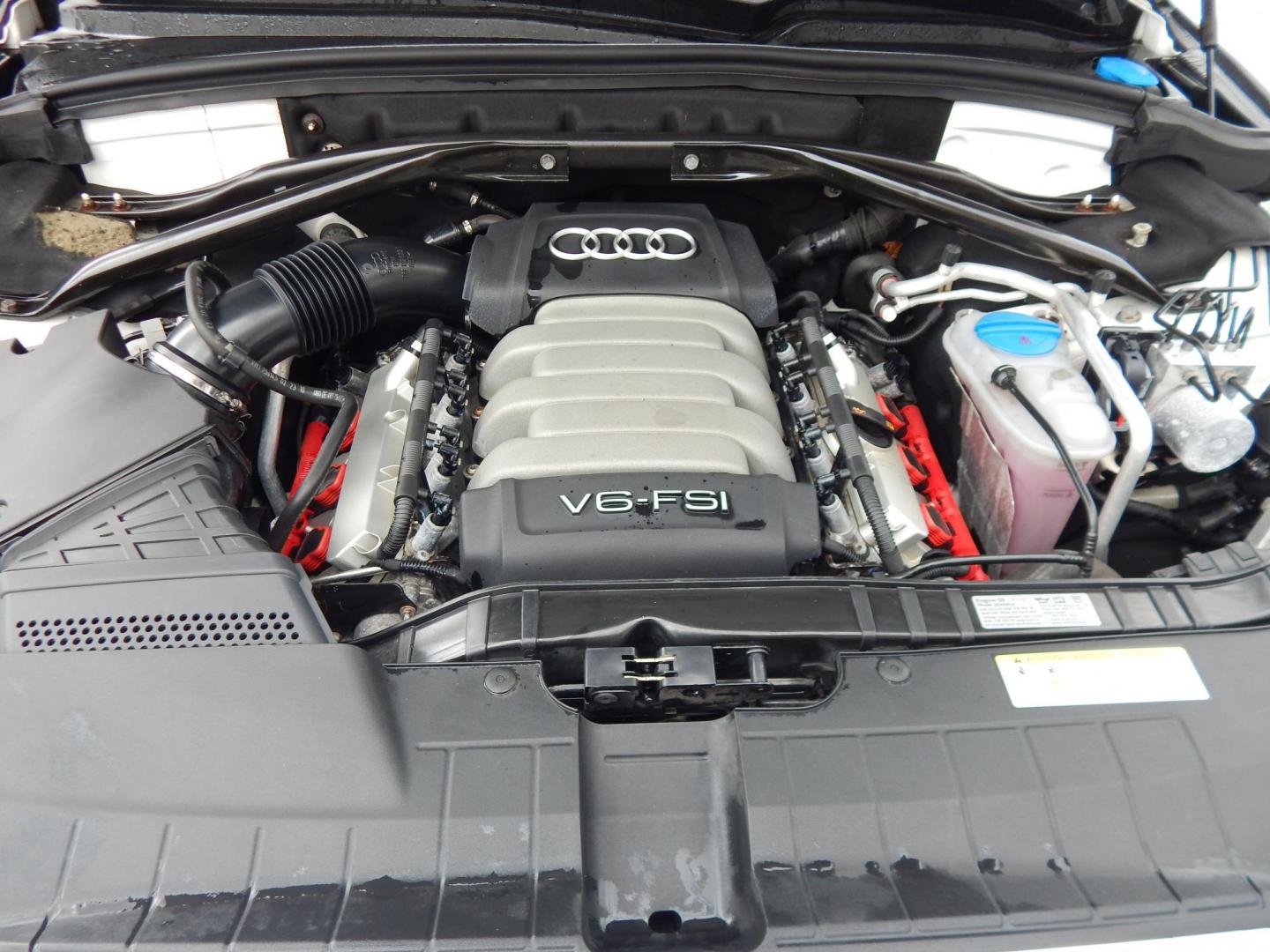 2011 White /Brown Audi Q5 3.2 quattro Premium Plus (WA1DKAFP9BA) with an 3.2L V6 DOHC 24V engine, 6-Speed Automatic transmission, located at 6528 Lower York Road, New Hope, PA, 18938, (215) 862-9555, 40.358707, -74.977882 - Photo#8