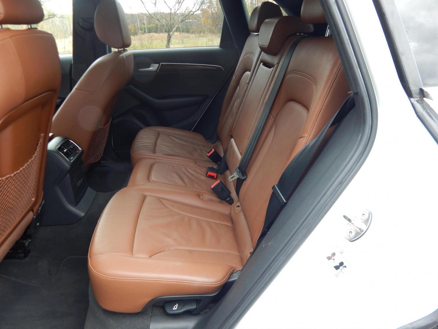 2011 White /Brown Audi Q5 3.2 quattro Premium Plus (WA1DKAFP9BA) with an 3.2L V6 DOHC 24V engine, 6-Speed Automatic transmission, located at 6528 Lower York Road, New Hope, PA, 18938, (215) 862-9555, 40.358707, -74.977882 - Photo#4