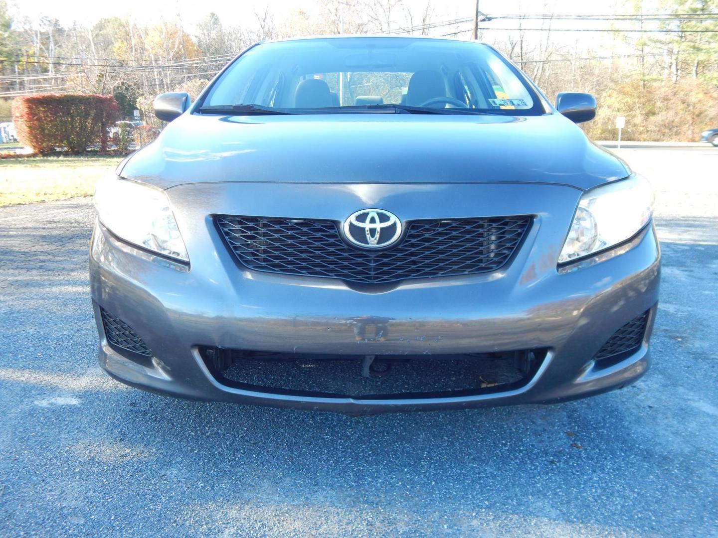 2009 Gray /Gray Toyota Corolla LE (JTDBL40E399) with an 1.8L L4 DOHC 16V engine, 5-Speed Automatic Overdrive transmission, located at 6528 Lower York Road, New Hope, PA, 18938, (215) 862-9555, 40.358707, -74.977882 - Here we have a one family owned Toyota Corolla with a 1.8L 4 cylinder engine putting power to the front wheels via an automatic transmission. Options include: gray cloth, keyless entry, manual moving seats, AC, heat, front window defrost, rear window defrost, AM/FM/CD/SAT/AUX radio, cruise control, - Photo#6