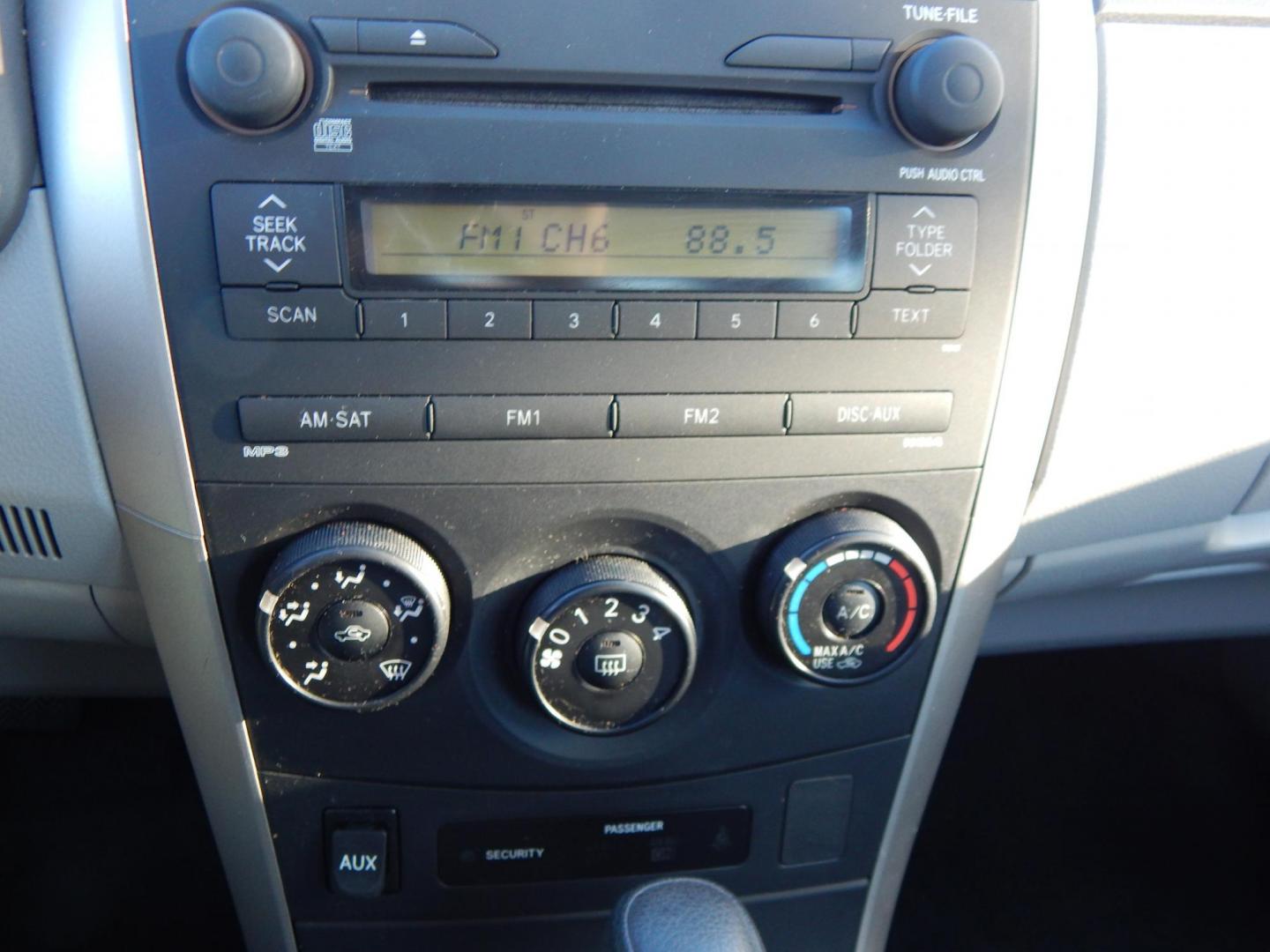 2009 Gray /Gray Toyota Corolla LE (JTDBL40E399) with an 1.8L L4 DOHC 16V engine, 5-Speed Automatic Overdrive transmission, located at 6528 Lower York Road, New Hope, PA, 18938, (215) 862-9555, 40.358707, -74.977882 - Here we have a one family owned Toyota Corolla with a 1.8L 4 cylinder engine putting power to the front wheels via an automatic transmission. Options include: gray cloth, keyless entry, manual moving seats, AC, heat, front window defrost, rear window defrost, AM/FM/CD/SAT/AUX radio, cruise control, - Photo#22