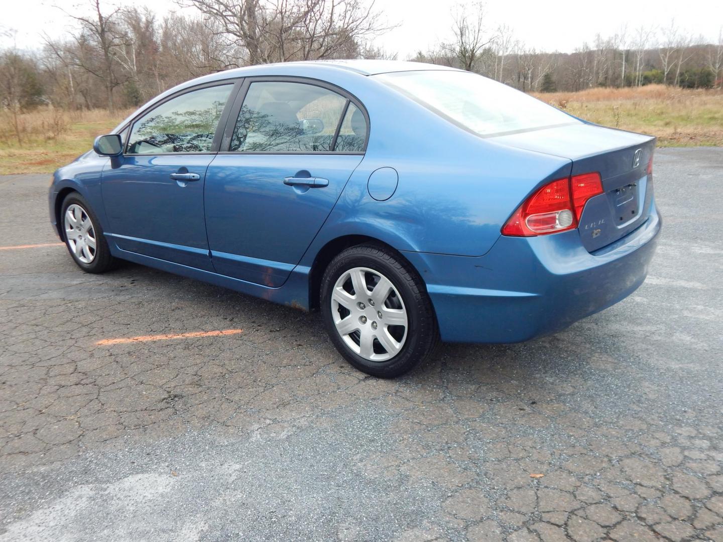2008 Blue /Gray Honda Civic LX Sedan (1HGFA15528L) with an 1.8L L4 SOHC 16V engine, 5-Speed Manual Overdrive transmission, located at 6528 Lower York Road, New Hope, PA, 18938, (215) 862-9555, 40.358707, -74.977882 - Here we have a ONE OWNER, Honda Civic with a 1.8L inline 4 cylinder engine putting power to the front wheels via a smooth shifting 5 speed manual transmission. Options include: gray cloth, manual seats, AC, heat, AM/FM/CD/AUX radio, tilt steering wheel, cruise control, power windows/locks/mirrors an - Photo#2