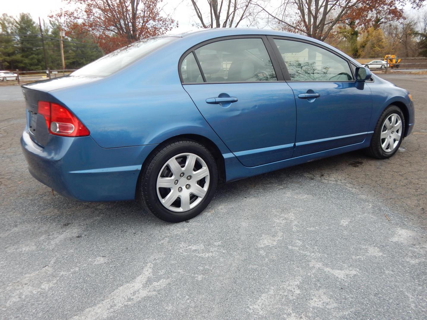 2008 Blue /Gray Honda Civic LX Sedan (1HGFA15528L) with an 1.8L L4 SOHC 16V engine, 5-Speed Manual Overdrive transmission, located at 6528 Lower York Road, New Hope, PA, 18938, (215) 862-9555, 40.358707, -74.977882 - Here we have a ONE OWNER, Honda Civic with a 1.8L inline 4 cylinder engine putting power to the front wheels via a smooth shifting 5 speed manual transmission. Options include: gray cloth, manual seats, AC, heat, AM/FM/CD/AUX radio, tilt steering wheel, cruise control, power windows/locks/mirrors an - Photo#3