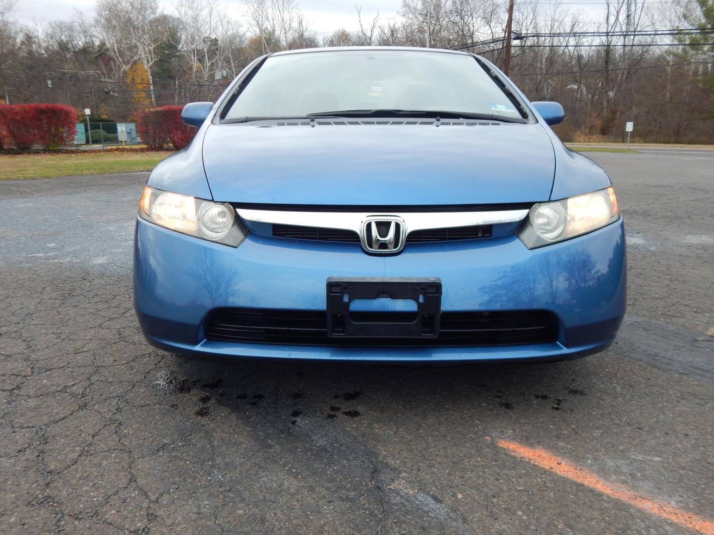 2008 Blue /Gray Honda Civic LX Sedan (1HGFA15528L) with an 1.8L L4 SOHC 16V engine, 5-Speed Manual Overdrive transmission, located at 6528 Lower York Road, New Hope, PA, 18938, (215) 862-9555, 40.358707, -74.977882 - Here we have a ONE OWNER, Honda Civic with a 1.8L inline 4 cylinder engine putting power to the front wheels via a smooth shifting 5 speed manual transmission. Options include: gray cloth, manual seats, AC, heat, AM/FM/CD/AUX radio, tilt steering wheel, cruise control, power windows/locks/mirrors an - Photo#6