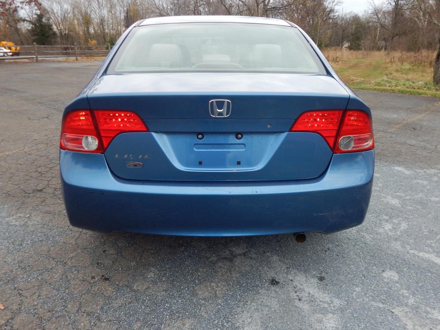 2008 Blue /Gray Honda Civic LX Sedan (1HGFA15528L) with an 1.8L L4 SOHC 16V engine, 5-Speed Manual Overdrive transmission, located at 6528 Lower York Road, New Hope, PA, 18938, (215) 862-9555, 40.358707, -74.977882 - Here we have a ONE OWNER, Honda Civic with a 1.8L inline 4 cylinder engine putting power to the front wheels via a smooth shifting 5 speed manual transmission. Options include: gray cloth, manual seats, AC, heat, AM/FM/CD/AUX radio, tilt steering wheel, cruise control, power windows/locks/mirrors an - Photo#7