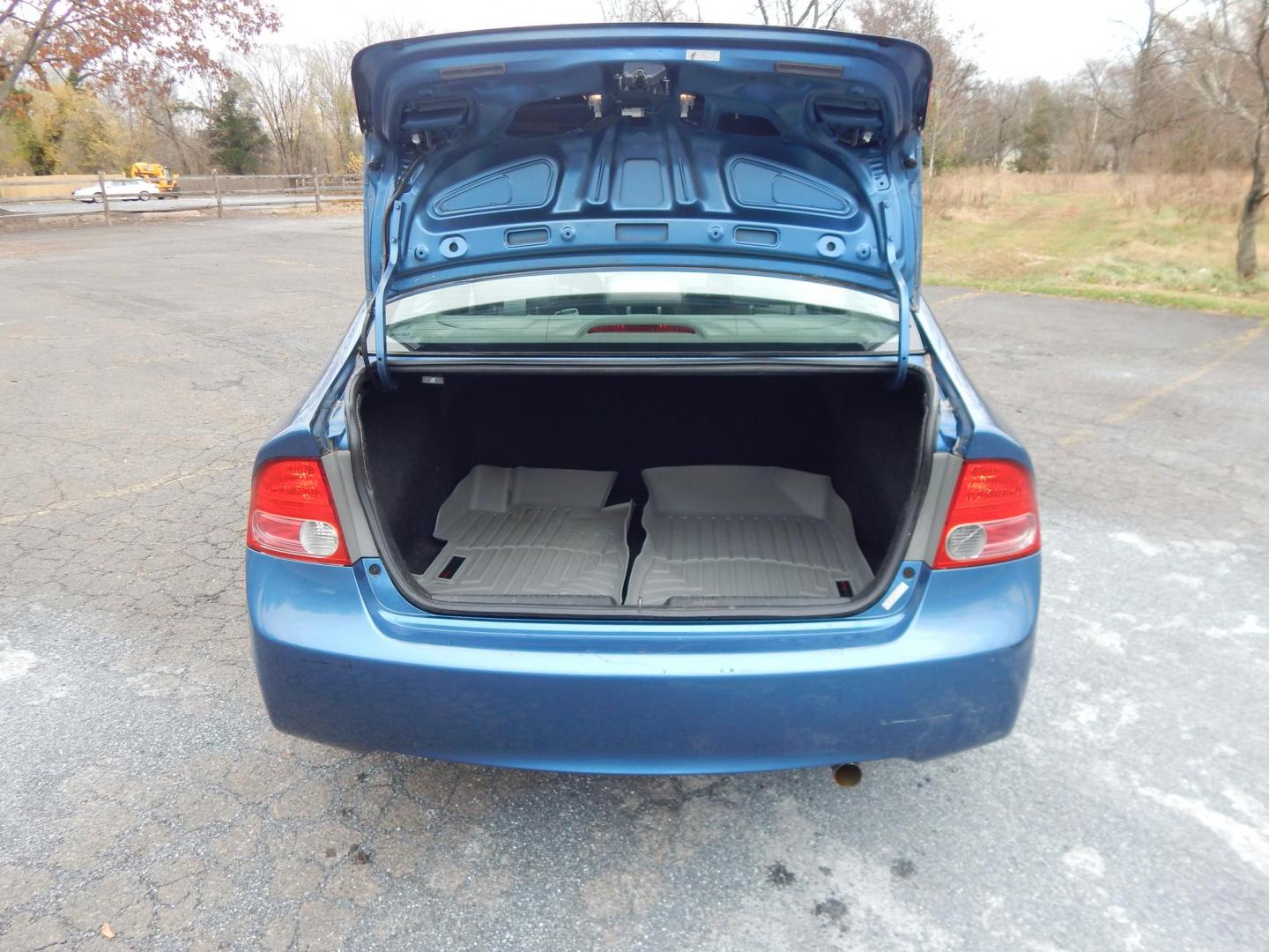 2008 Blue /Gray Honda Civic LX Sedan (1HGFA15528L) with an 1.8L L4 SOHC 16V engine, 5-Speed Manual Overdrive transmission, located at 6528 Lower York Road, New Hope, PA, 18938, (215) 862-9555, 40.358707, -74.977882 - Here we have a ONE OWNER, Honda Civic with a 1.8L inline 4 cylinder engine putting power to the front wheels via a smooth shifting 5 speed manual transmission. Options include: gray cloth, manual seats, AC, heat, AM/FM/CD/AUX radio, tilt steering wheel, cruise control, power windows/locks/mirrors an - Photo#13