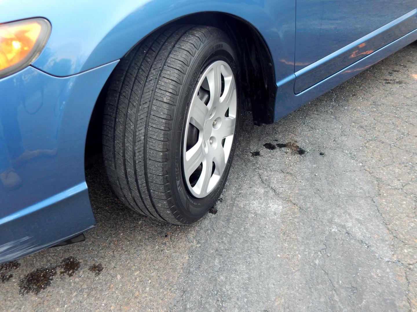 2008 Blue /Gray Honda Civic LX Sedan (1HGFA15528L) with an 1.8L L4 SOHC 16V engine, 5-Speed Manual Overdrive transmission, located at 6528 Lower York Road, New Hope, PA, 18938, (215) 862-9555, 40.358707, -74.977882 - Here we have a ONE OWNER, Honda Civic with a 1.8L inline 4 cylinder engine putting power to the front wheels via a smooth shifting 5 speed manual transmission. Options include: gray cloth, manual seats, AC, heat, AM/FM/CD/AUX radio, tilt steering wheel, cruise control, power windows/locks/mirrors an - Photo#19