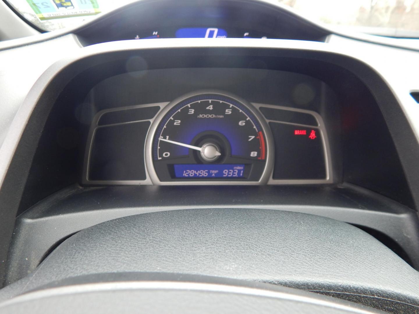 2008 Blue /Gray Honda Civic LX Sedan (1HGFA15528L) with an 1.8L L4 SOHC 16V engine, 5-Speed Manual Overdrive transmission, located at 6528 Lower York Road, New Hope, PA, 18938, (215) 862-9555, 40.358707, -74.977882 - Here we have a ONE OWNER, Honda Civic with a 1.8L inline 4 cylinder engine putting power to the front wheels via a smooth shifting 5 speed manual transmission. Options include: gray cloth, manual seats, AC, heat, AM/FM/CD/AUX radio, tilt steering wheel, cruise control, power windows/locks/mirrors an - Photo#22