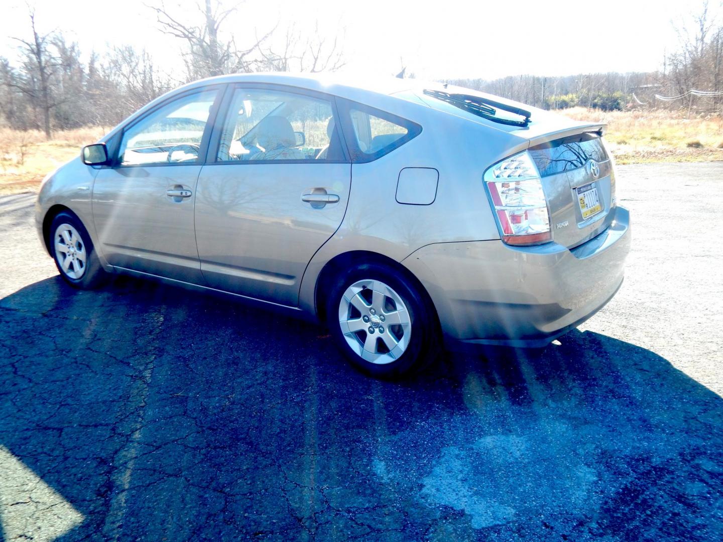 2006 Gold /Tan Toyota Prius 4-Door Liftback (JTDKB20U563) with an 1.5L L4 DOHC 16V HYBRID engine, Automatic CVT Overdrive transmission, located at 6528 Lower York Road, New Hope, PA, 18938, (215) 862-9555, 40.358707, -74.977882 - Here we have a 2006 Toyota Prius with a new refurbished hybrid battery and a new starting battery! This Prius has a 1.5L inline 4 cylinder hybrid engine putting power to the front wheels via an automatic transmission. Options include: tan cloth, manual seats, AM/FM/SAT/DISC/AUX radio, heat, A/C, cru - Photo#2