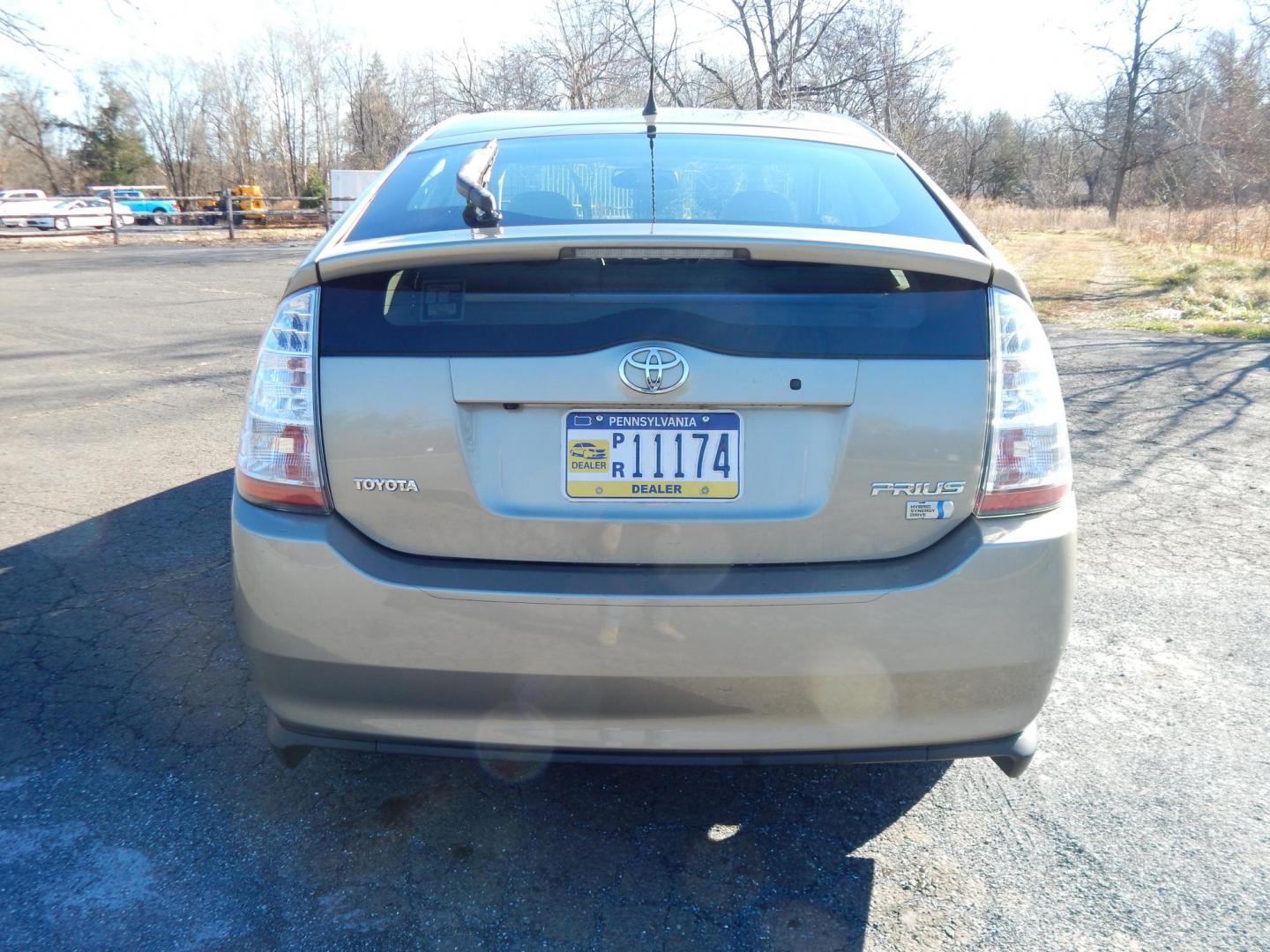 2006 Gold /Tan Toyota Prius 4-Door Liftback (JTDKB20U563) with an 1.5L L4 DOHC 16V HYBRID engine, Automatic CVT Overdrive transmission, located at 6528 Lower York Road, New Hope, PA, 18938, (215) 862-9555, 40.358707, -74.977882 - Here we have a 2006 Toyota Prius with a new refurbished hybrid battery and a new starting battery! This Prius has a 1.5L inline 4 cylinder hybrid engine putting power to the front wheels via an automatic transmission. Options include: tan cloth, manual seats, AM/FM/SAT/DISC/AUX radio, heat, A/C, cru - Photo#7
