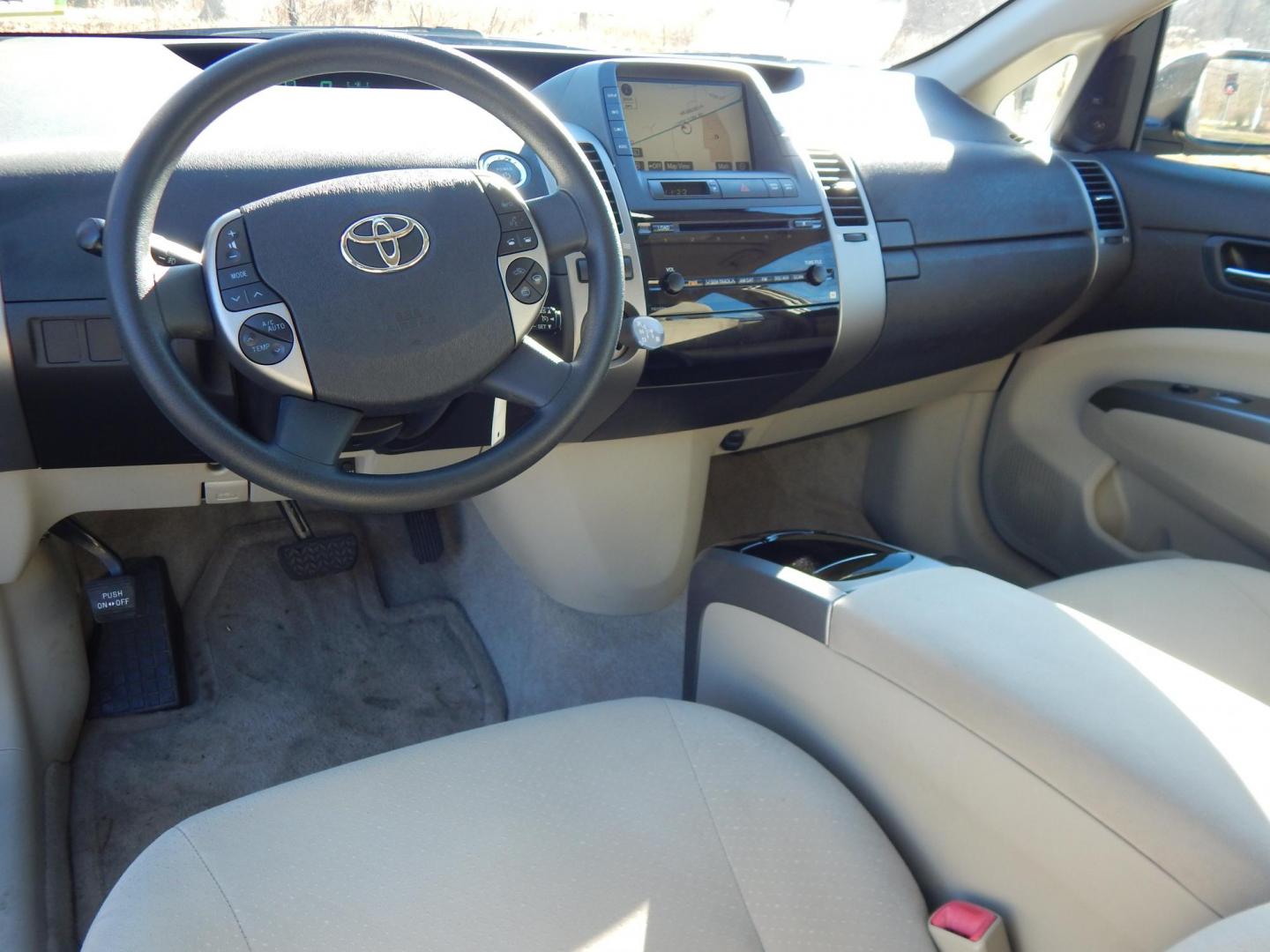 2006 Gold /Tan Toyota Prius 4-Door Liftback (JTDKB20U563) with an 1.5L L4 DOHC 16V HYBRID engine, Automatic CVT Overdrive transmission, located at 6528 Lower York Road, New Hope, PA, 18938, (215) 862-9555, 40.358707, -74.977882 - Here we have a 2006 Toyota Prius with a new refurbished hybrid battery and a new starting battery! This Prius has a 1.5L inline 4 cylinder hybrid engine putting power to the front wheels via an automatic transmission. Options include: tan cloth, manual seats, AM/FM/SAT/DISC/AUX radio, heat, A/C, cru - Photo#11