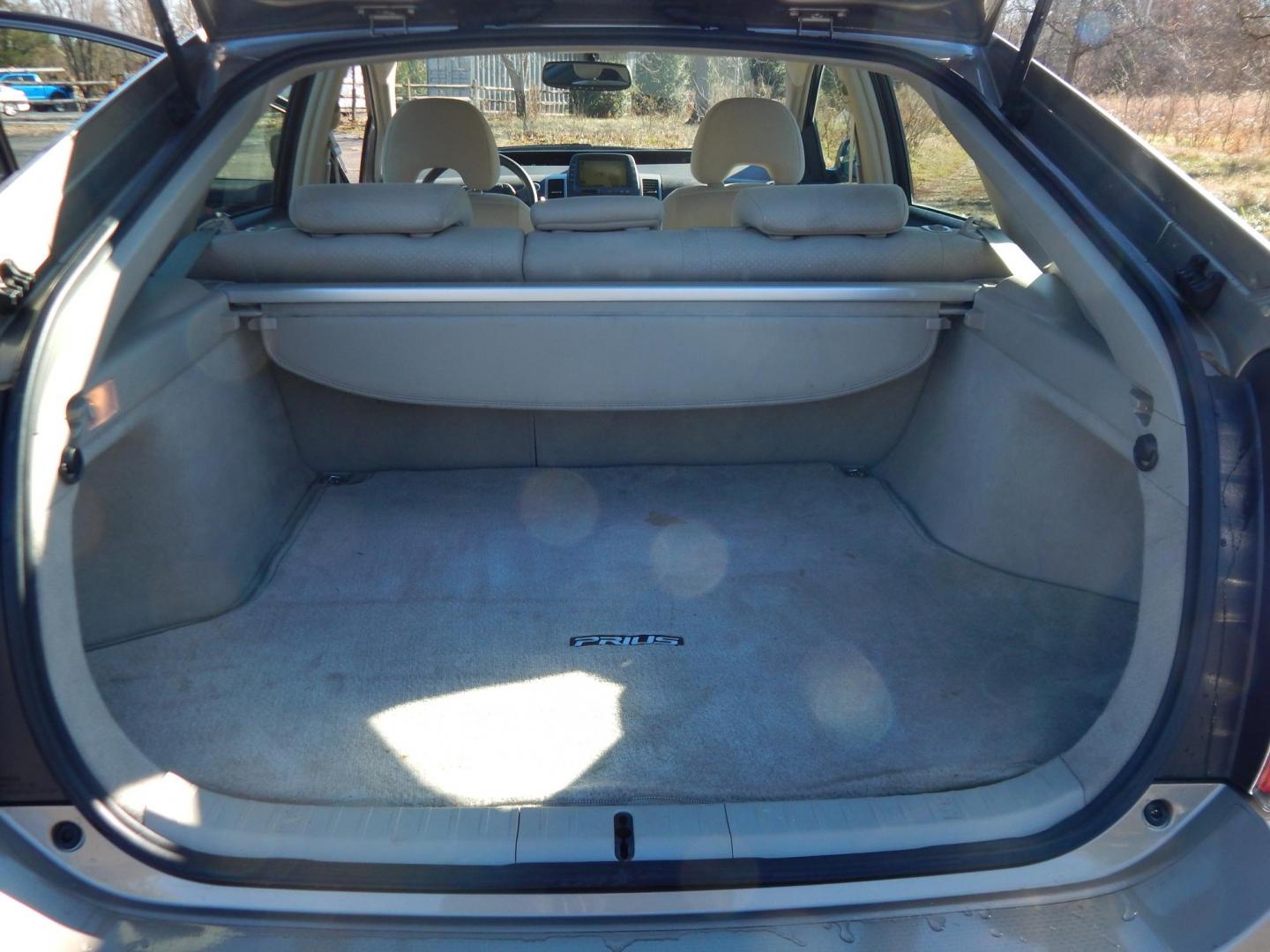 2006 Gold /Tan Toyota Prius 4-Door Liftback (JTDKB20U563) with an 1.5L L4 DOHC 16V HYBRID engine, Automatic CVT Overdrive transmission, located at 6528 Lower York Road, New Hope, PA, 18938, (215) 862-9555, 40.358707, -74.977882 - Here we have a 2006 Toyota Prius with a new refurbished hybrid battery and a new starting battery! This Prius has a 1.5L inline 4 cylinder hybrid engine putting power to the front wheels via an automatic transmission. Options include: tan cloth, manual seats, AM/FM/SAT/DISC/AUX radio, heat, A/C, cru - Photo#12