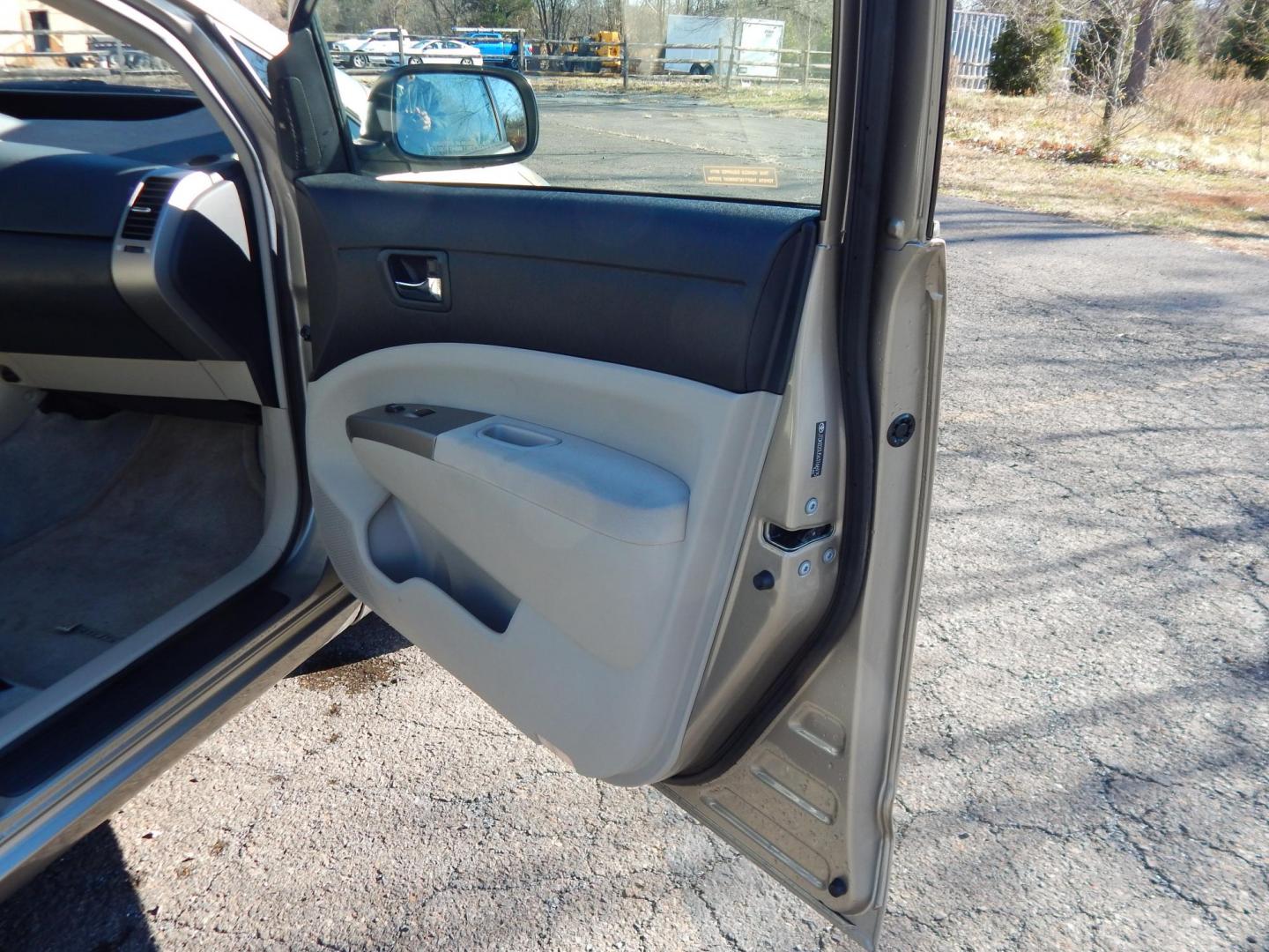 2006 Gold /Tan Toyota Prius 4-Door Liftback (JTDKB20U563) with an 1.5L L4 DOHC 16V HYBRID engine, Automatic CVT Overdrive transmission, located at 6528 Lower York Road, New Hope, PA, 18938, (215) 862-9555, 40.358707, -74.977882 - Here we have a 2006 Toyota Prius with a new refurbished hybrid battery and a new starting battery! This Prius has a 1.5L inline 4 cylinder hybrid engine putting power to the front wheels via an automatic transmission. Options include: tan cloth, manual seats, AM/FM/SAT/DISC/AUX radio, heat, A/C, cru - Photo#14