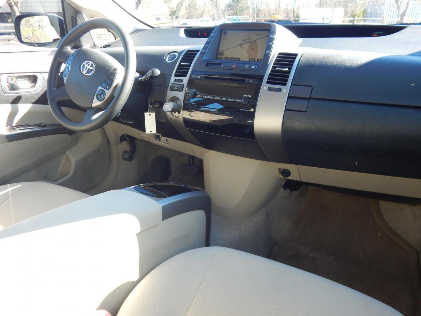 2006 Gold /Tan Toyota Prius 4-Door Liftback (JTDKB20U563) with an 1.5L L4 DOHC 16V HYBRID engine, Automatic CVT Overdrive transmission, located at 6528 Lower York Road, New Hope, PA, 18938, (215) 862-9555, 40.358707, -74.977882 - Here we have a 2006 Toyota Prius with a new refurbished hybrid battery and a new starting battery! This Prius has a 1.5L inline 4 cylinder hybrid engine putting power to the front wheels via an automatic transmission. Options include: tan cloth, manual seats, AM/FM/SAT/DISC/AUX radio, heat, A/C, cru - Photo#16