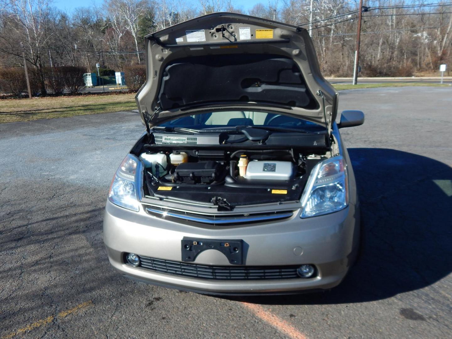 2006 Gold /Tan Toyota Prius 4-Door Liftback (JTDKB20U563) with an 1.5L L4 DOHC 16V HYBRID engine, Automatic CVT Overdrive transmission, located at 6528 Lower York Road, New Hope, PA, 18938, (215) 862-9555, 40.358707, -74.977882 - Here we have a 2006 Toyota Prius with a new refurbished hybrid battery and a new starting battery! This Prius has a 1.5L inline 4 cylinder hybrid engine putting power to the front wheels via an automatic transmission. Options include: tan cloth, manual seats, AM/FM/SAT/DISC/AUX radio, heat, A/C, cru - Photo#18