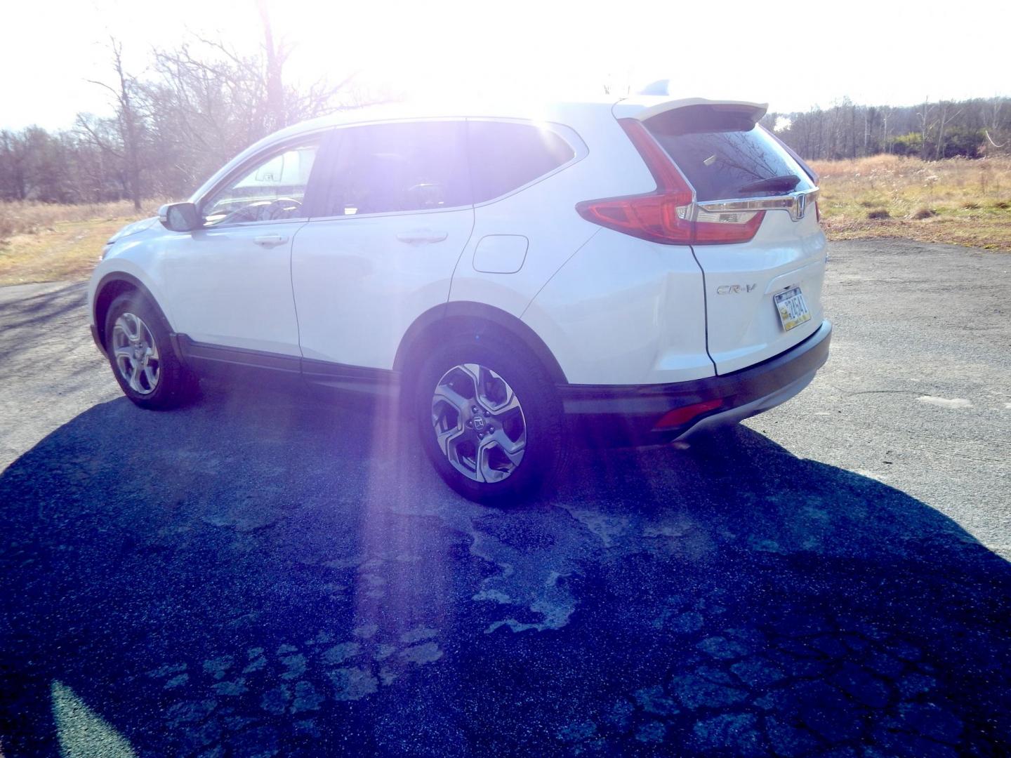 2019 White /Tan Honda CR-V EX AWD (5J6RW2H57KL) with an 1.5L L4 16V DOHC TURBO engine, CVT transmission, located at 6528 Lower York Road, New Hope, PA, 18938, (215) 862-9555, 40.358707, -74.977882 - Here we have a very clean, low millage, Honda CRV with a 1.5L inline 4 cylinder engine putting power to an automatic AWD transmission. Options include: tan cloth, drivers power seat, sunroof, heated front seats, dual climate controls, AM/FM/SIR/BLUETOOTH radio, back up camera, tilt steering wheel, p - Photo#7
