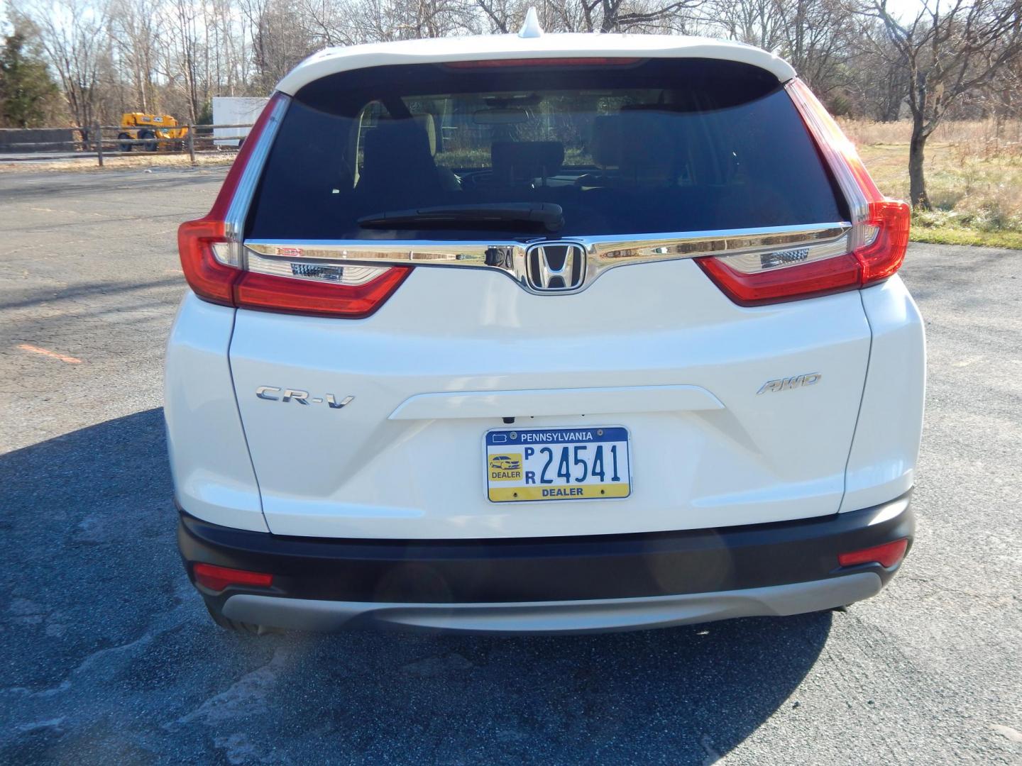 2019 White /Tan Honda CR-V EX AWD (5J6RW2H57KL) with an 1.5L L4 16V DOHC TURBO engine, CVT transmission, located at 6528 Lower York Road, New Hope, PA, 18938, (215) 862-9555, 40.358707, -74.977882 - Here we have a very clean, low millage, Honda CRV with a 1.5L inline 4 cylinder engine putting power to an automatic AWD transmission. Options include: tan cloth, drivers power seat, sunroof, heated front seats, dual climate controls, AM/FM/SIR/BLUETOOTH radio, back up camera, tilt steering wheel, p - Photo#6
