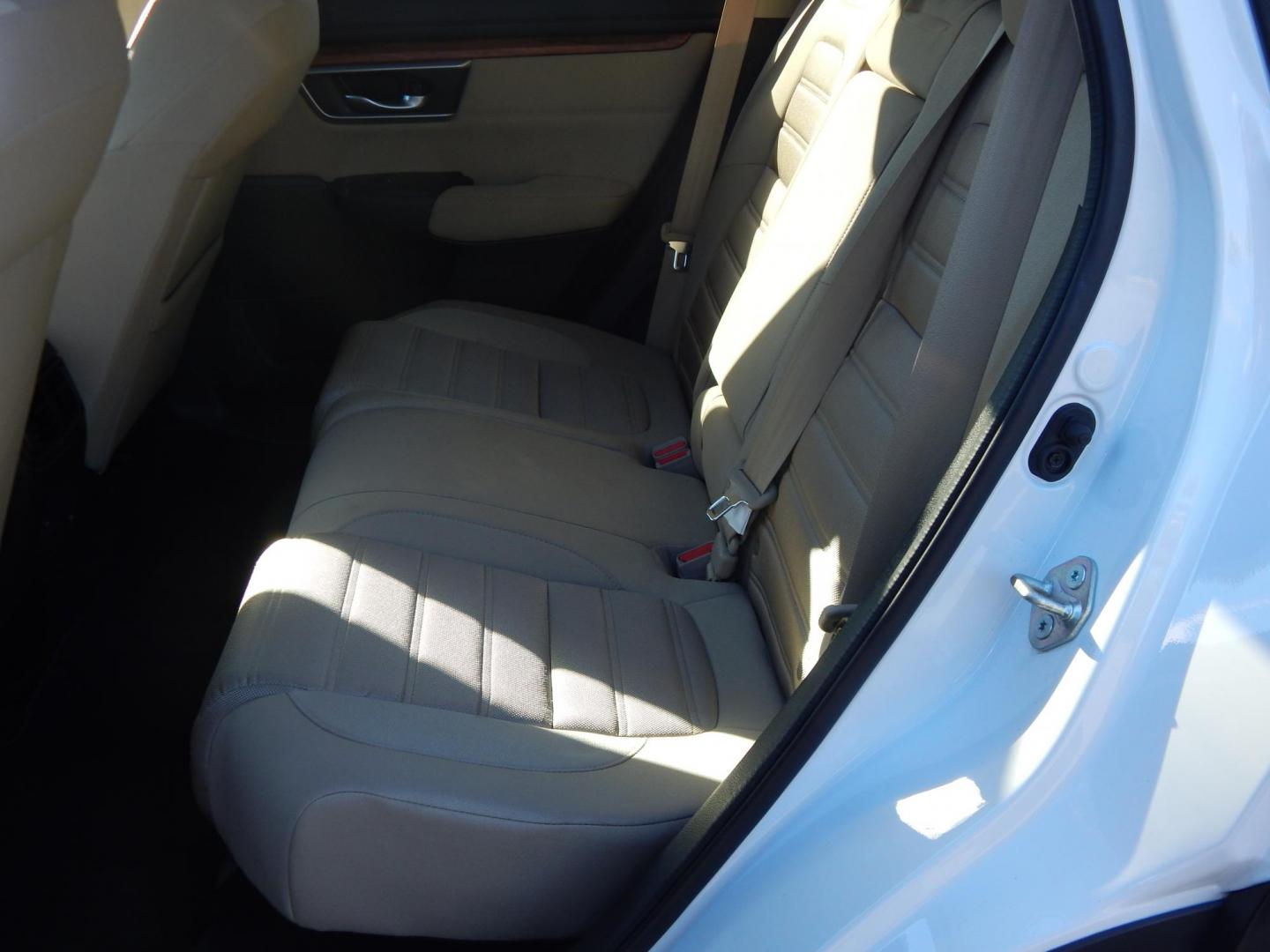 2019 White /Tan Honda CR-V EX AWD (5J6RW2H57KL) with an 1.5L L4 16V DOHC TURBO engine, CVT transmission, located at 6528 Lower York Road, New Hope, PA, 18938, (215) 862-9555, 40.358707, -74.977882 - Here we have a very clean, low millage, Honda CRV with a 1.5L inline 4 cylinder engine putting power to an automatic AWD transmission. Options include: tan cloth, drivers power seat, sunroof, heated front seats, dual climate controls, AM/FM/SIR/BLUETOOTH radio, back up camera, tilt steering wheel, p - Photo#9