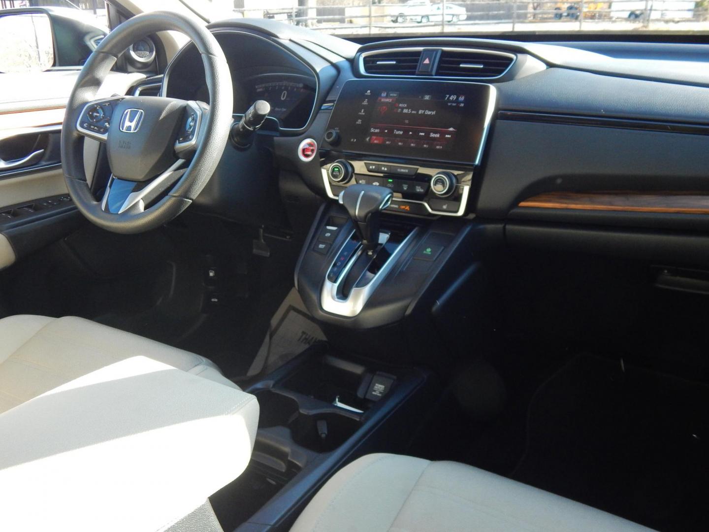 2019 White /Tan Honda CR-V EX AWD (5J6RW2H57KL) with an 1.5L L4 16V DOHC TURBO engine, CVT transmission, located at 6528 Lower York Road, New Hope, PA, 18938, (215) 862-9555, 40.358707, -74.977882 - Here we have a very clean, low millage, Honda CRV with a 1.5L inline 4 cylinder engine putting power to an automatic AWD transmission. Options include: tan cloth, drivers power seat, sunroof, heated front seats, dual climate controls, AM/FM/SIR/BLUETOOTH radio, back up camera, tilt steering wheel, p - Photo#12