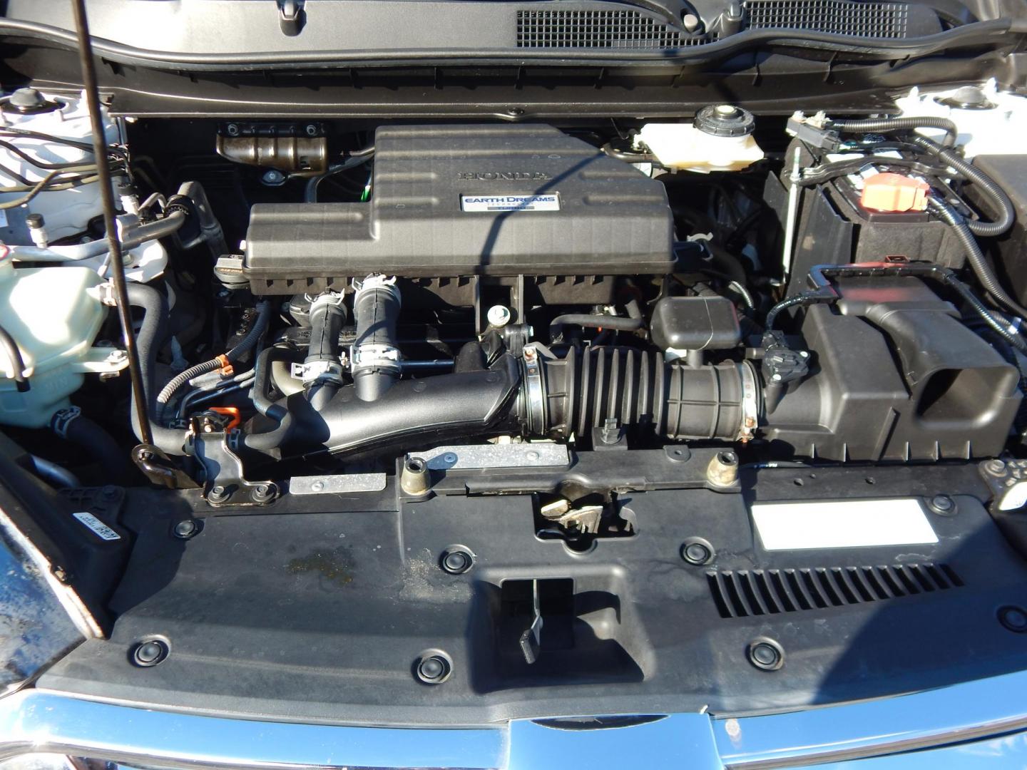 2019 White /Tan Honda CR-V EX AWD (5J6RW2H57KL) with an 1.5L L4 16V DOHC TURBO engine, CVT transmission, located at 6528 Lower York Road, New Hope, PA, 18938, (215) 862-9555, 40.358707, -74.977882 - Here we have a very clean, low millage, Honda CRV with a 1.5L inline 4 cylinder engine putting power to an automatic AWD transmission. Options include: tan cloth, drivers power seat, sunroof, heated front seats, dual climate controls, AM/FM/SIR/BLUETOOTH radio, back up camera, tilt steering wheel, p - Photo#17