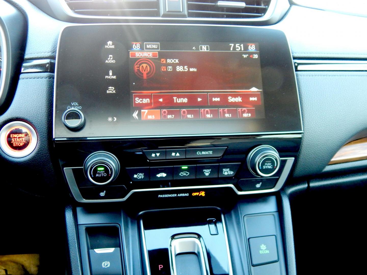 2019 White /Tan Honda CR-V EX AWD (5J6RW2H57KL) with an 1.5L L4 16V DOHC TURBO engine, CVT transmission, located at 6528 Lower York Road, New Hope, PA, 18938, (215) 862-9555, 40.358707, -74.977882 - Here we have a very clean, low millage, Honda CRV with a 1.5L inline 4 cylinder engine putting power to an automatic AWD transmission. Options include: tan cloth, drivers power seat, sunroof, heated front seats, dual climate controls, AM/FM/SIR/BLUETOOTH radio, back up camera, tilt steering wheel, p - Photo#22