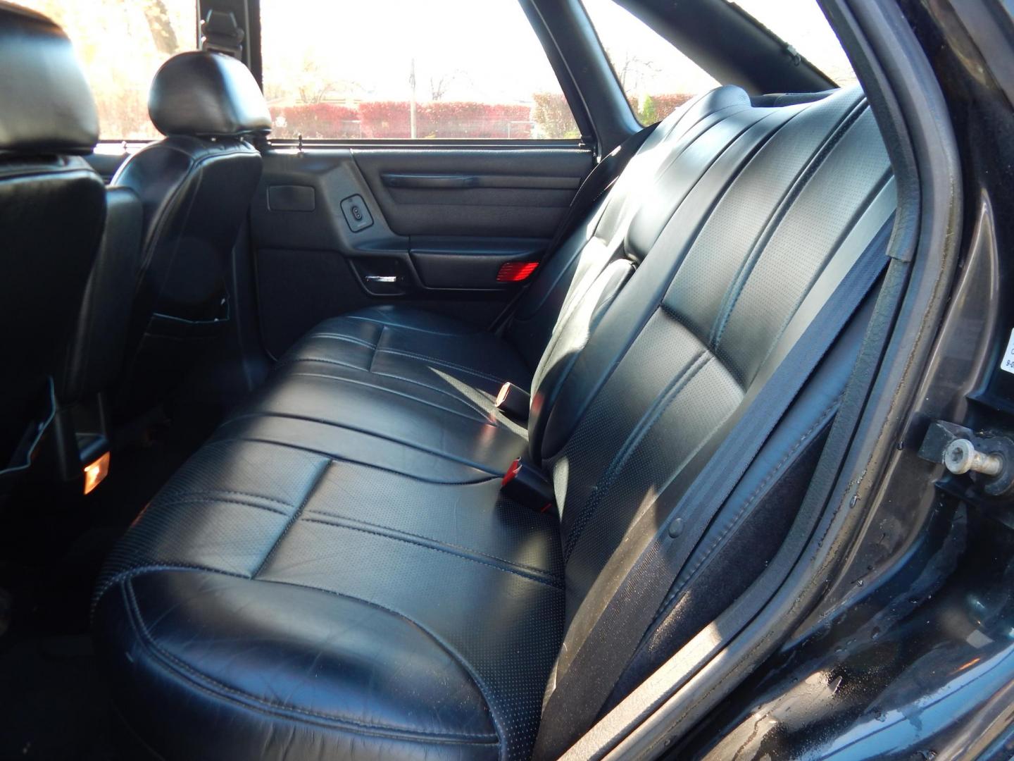 1990 Black /Black Ford Taurus SHO (1FACP54Y1LA) with an 3.0L V6 DOHC 24V engine, 5-Speed Manual Overdrive transmission, located at 6528 Lower York Road, New Hope, PA, 18938, (215) 862-9555, 40.358707, -74.977882 - Here we have a very nicely kept Ford Taurus SHO with a 3.0L V6 putting power to the front wheels via a 5 speed manual transmission. Options include: black leather, power seats, aftermarket JVC radio, heat and AC controls, sunroof, cruise control, tilt steering wheel, power windows/locks/mirrors, pow - Photo#10