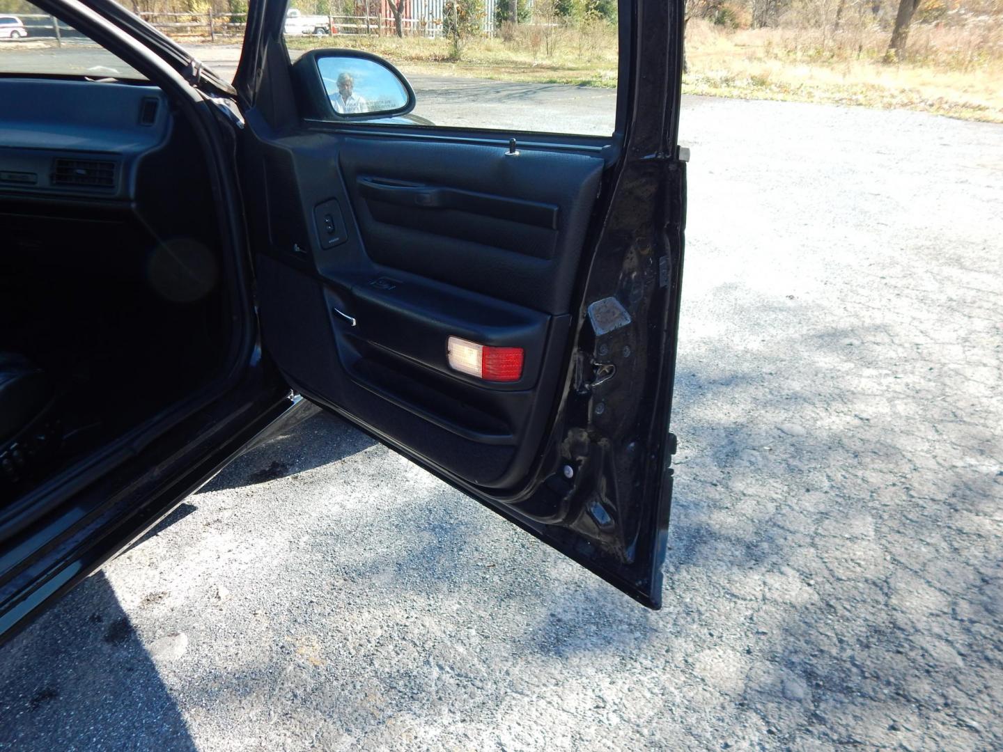 1990 Black /Black Ford Taurus SHO (1FACP54Y1LA) with an 3.0L V6 DOHC 24V engine, 5-Speed Manual Overdrive transmission, located at 6528 Lower York Road, New Hope, PA, 18938, (215) 862-9555, 40.358707, -74.977882 - Here we have a very nicely kept Ford Taurus SHO with a 3.0L V6 putting power to the front wheels via a 5 speed manual transmission. Options include: black leather, power seats, aftermarket JVC radio, heat and AC controls, sunroof, cruise control, tilt steering wheel, power windows/locks/mirrors, pow - Photo#12