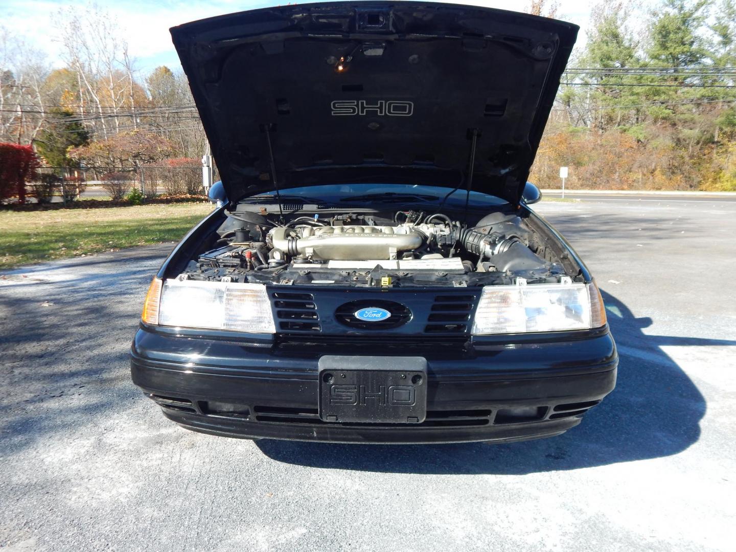 1990 Black /Black Ford Taurus SHO (1FACP54Y1LA) with an 3.0L V6 DOHC 24V engine, 5-Speed Manual Overdrive transmission, located at 6528 Lower York Road, New Hope, PA, 18938, (215) 862-9555, 40.358707, -74.977882 - Here we have a very nicely kept Ford Taurus SHO with a 3.0L V6 putting power to the front wheels via a 5 speed manual transmission. Options include: black leather, power seats, aftermarket JVC radio, heat and AC controls, sunroof, cruise control, tilt steering wheel, power windows/locks/mirrors, pow - Photo#16