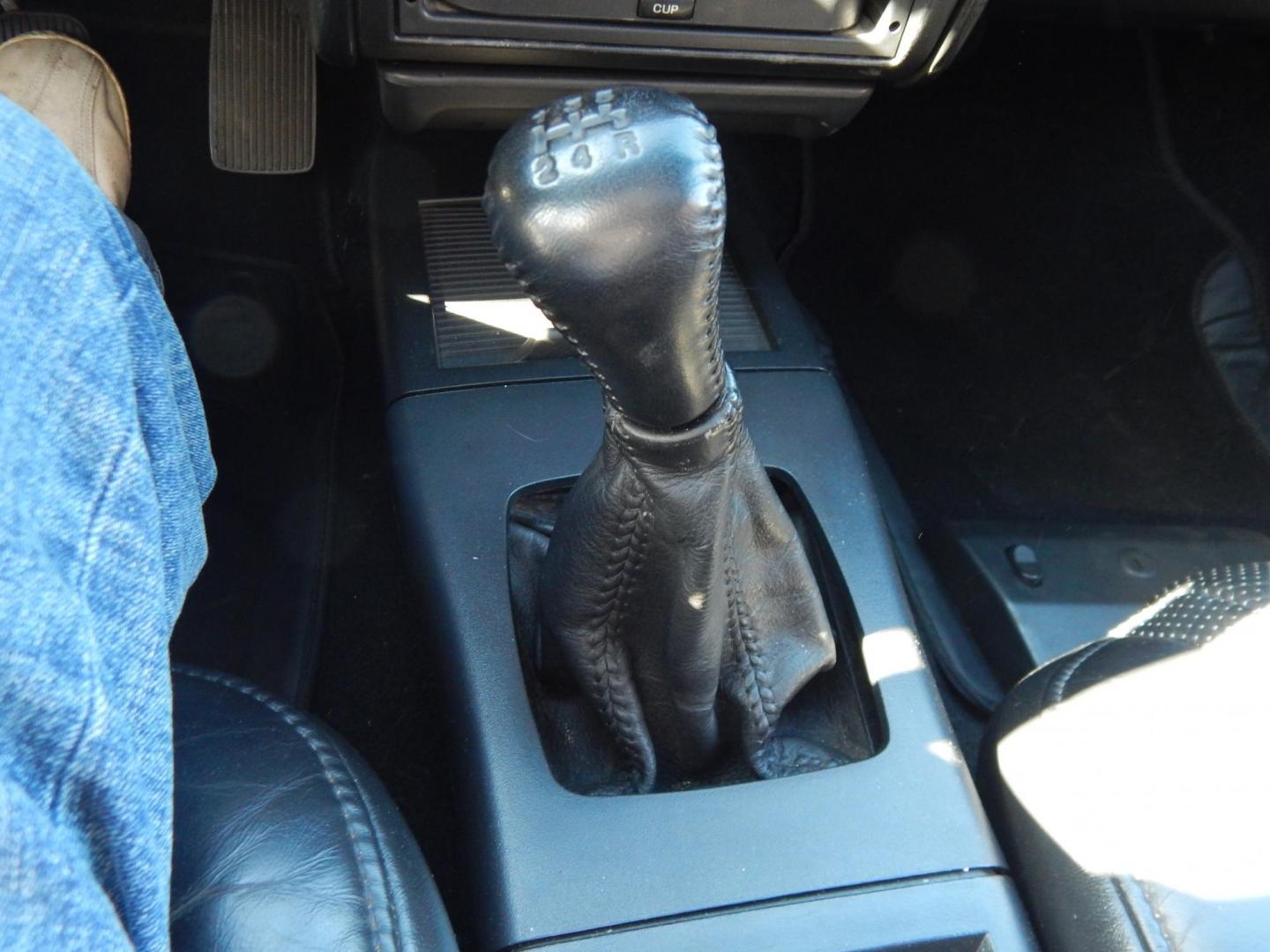 1990 Black /Black Ford Taurus SHO (1FACP54Y1LA) with an 3.0L V6 DOHC 24V engine, 5-Speed Manual Overdrive transmission, located at 6528 Lower York Road, New Hope, PA, 18938, (215) 862-9555, 40.358707, -74.977882 - Here we have a very nicely kept Ford Taurus SHO with a 3.0L V6 putting power to the front wheels via a 5 speed manual transmission. Options include: black leather, power seats, aftermarket JVC radio, heat and AC controls, sunroof, cruise control, tilt steering wheel, power windows/locks/mirrors, pow - Photo#19