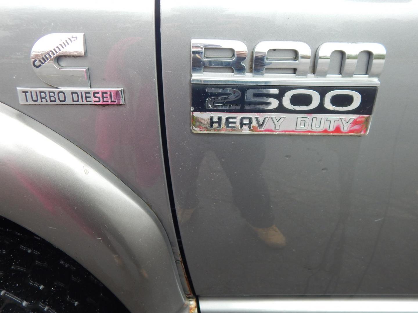 2007 Gray /gray Dodge Ram 2500 Laramie Quad Cab 4WD (1D7KS28C37J) with an 5.9L L6 OHV 24V TURBO DIESEL engine, Automatic transmission, located at 6528 Lower York Road, New Hope, PA, 18938, (215) 862-9555, 40.358707, -74.977882 - Photo#9