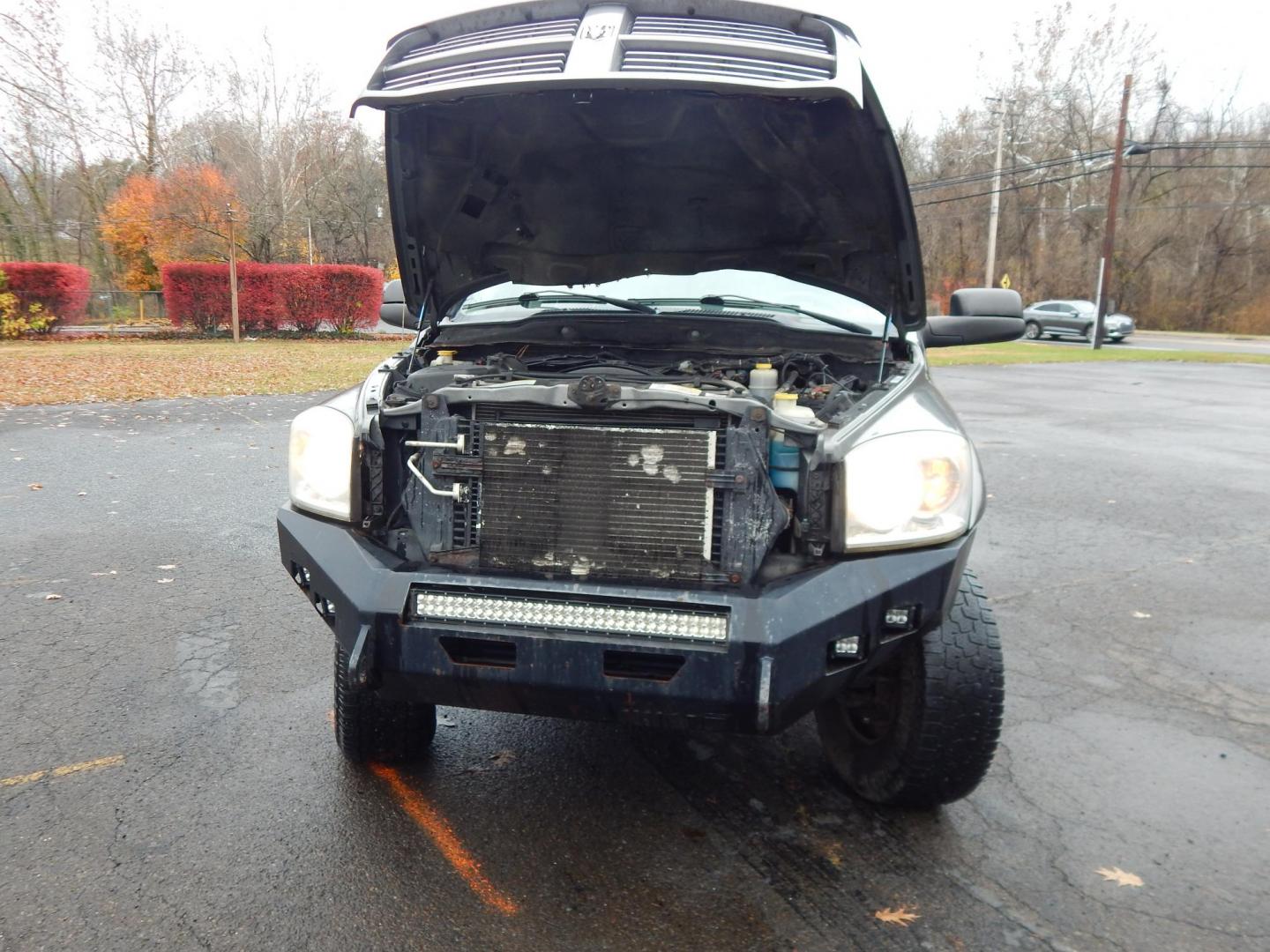 2007 Gray /gray Dodge Ram 2500 Laramie Quad Cab 4WD (1D7KS28C37J) with an 5.9L L6 OHV 24V TURBO DIESEL engine, Automatic transmission, located at 6528 Lower York Road, New Hope, PA, 18938, (215) 862-9555, 40.358707, -74.977882 - Photo#19