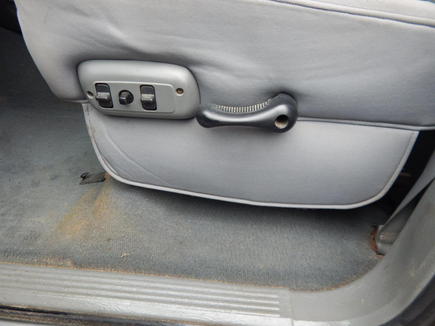 2007 Gray /gray Dodge Ram 2500 Laramie Quad Cab 4WD (1D7KS28C37J) with an 5.9L L6 OHV 24V TURBO DIESEL engine, Automatic transmission, located at 6528 Lower York Road, New Hope, PA, 18938, (215) 862-9555, 40.358707, -74.977882 - Photo#21