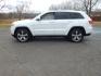 2014 White /Tan Jeep Grand Cherokee Limited 4WD (1C4RJFBG4EC) with an 3.6L V6 DOHC 24V engine, 5-Speed Automatic transmission, located at 6528 Lower York Road, New Hope, PA, 18938, (215) 862-9555, 40.358707, -74.977882 - Here we have a Jeep Grand Cherokee with a 3.6L V6 putting power to all four wheels via an automatic transmission. Options include: tan leather, keyless entry, power front seat, memory drivers seat, dual climate controls, AM/FM/XM/BLUETOOTH radio, cruise control, push button start, sunroof, power win - Photo#2