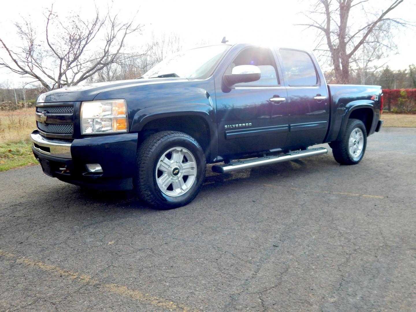 2010 Blue /Black Chevrolet Silverado 1500 LT1 Crew Cab 4WD (3GCRKSE31AG) with an 5.3L V8 OHV 16V FFV engine, 4-Speed Automatic transmission, located at 6528 Lower York Road, New Hope, PA, 18938, (215) 862-9555, 40.358707, -74.977882 - Here we have a Chevrolet Silverado 1500 with a 5.3L V8 putting power to the ground via an automatic 4x4 transmission. Options include: black leather, power sliding drivers seat, dual climate controls, AM/FM/CD/AUX radio, tilt steering wheel, automatic headlights, cruise control, power windows/locks/ - Photo#1