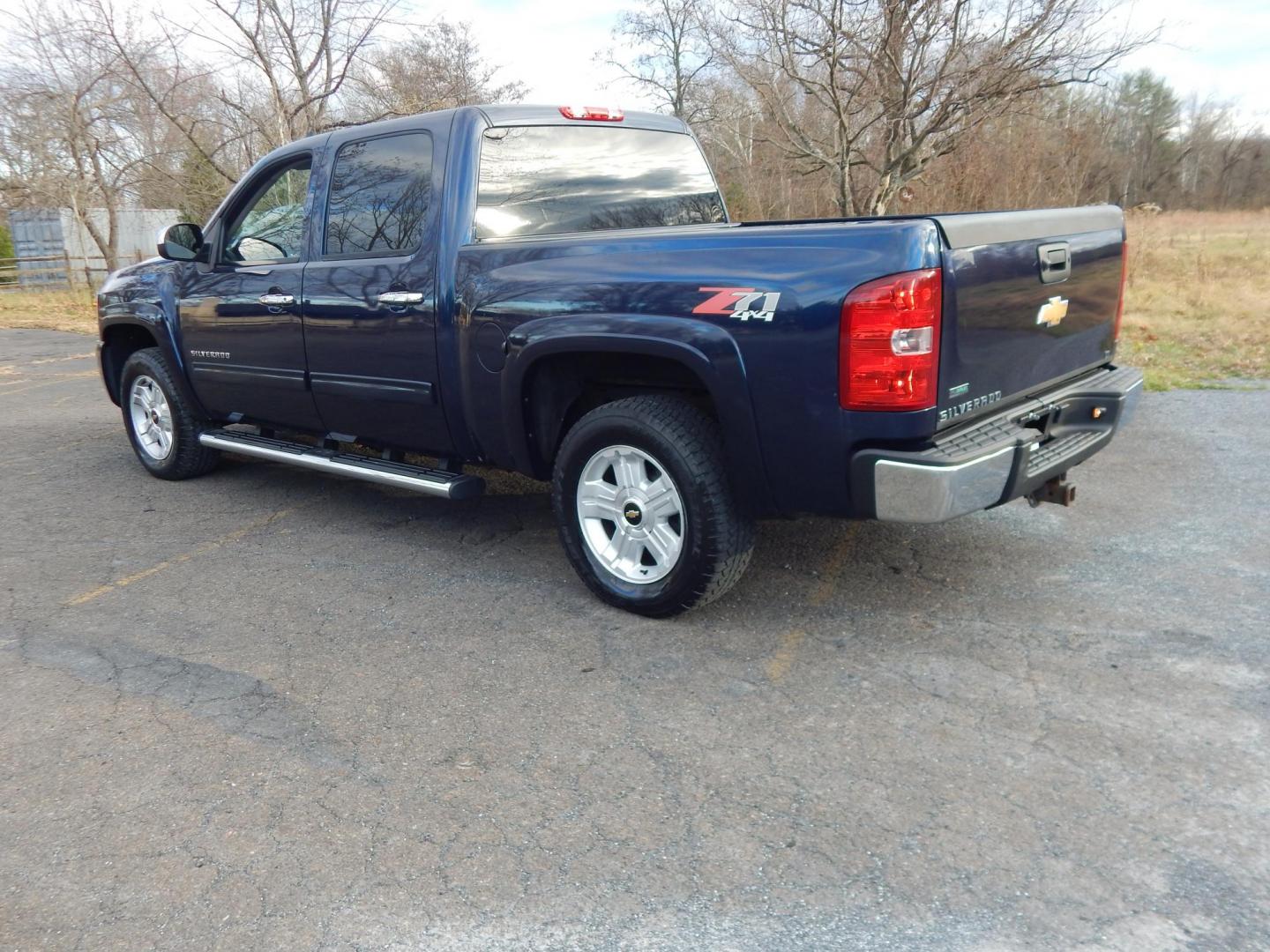 2010 Blue /Black Chevrolet Silverado 1500 LT1 Crew Cab 4WD (3GCRKSE31AG) with an 5.3L V8 OHV 16V FFV engine, 4-Speed Automatic transmission, located at 6528 Lower York Road, New Hope, PA, 18938, (215) 862-9555, 40.358707, -74.977882 - Here we have a Chevrolet Silverado 1500 with a 5.3L V8 putting power to the ground via an automatic 4x4 transmission. Options include: black leather, power sliding drivers seat, dual climate controls, AM/FM/CD/AUX radio, tilt steering wheel, automatic headlights, cruise control, power windows/locks/ - Photo#2
