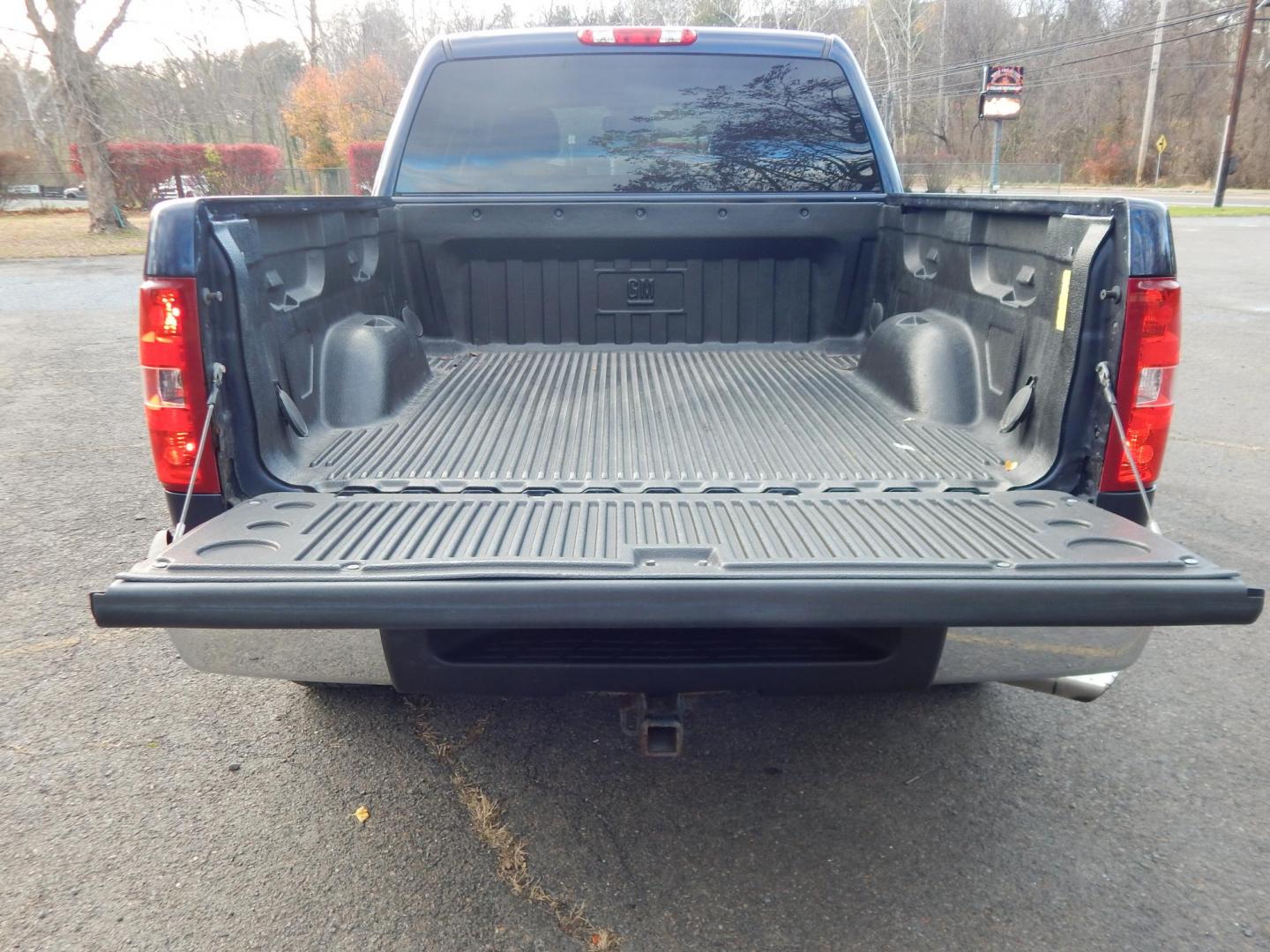 2010 Blue /Black Chevrolet Silverado 1500 LT1 Crew Cab 4WD (3GCRKSE31AG) with an 5.3L V8 OHV 16V FFV engine, 4-Speed Automatic transmission, located at 6528 Lower York Road, New Hope, PA, 18938, (215) 862-9555, 40.358707, -74.977882 - Here we have a Chevrolet Silverado 1500 with a 5.3L V8 putting power to the ground via an automatic 4x4 transmission. Options include: black leather, power sliding drivers seat, dual climate controls, AM/FM/CD/AUX radio, tilt steering wheel, automatic headlights, cruise control, power windows/locks/ - Photo#8